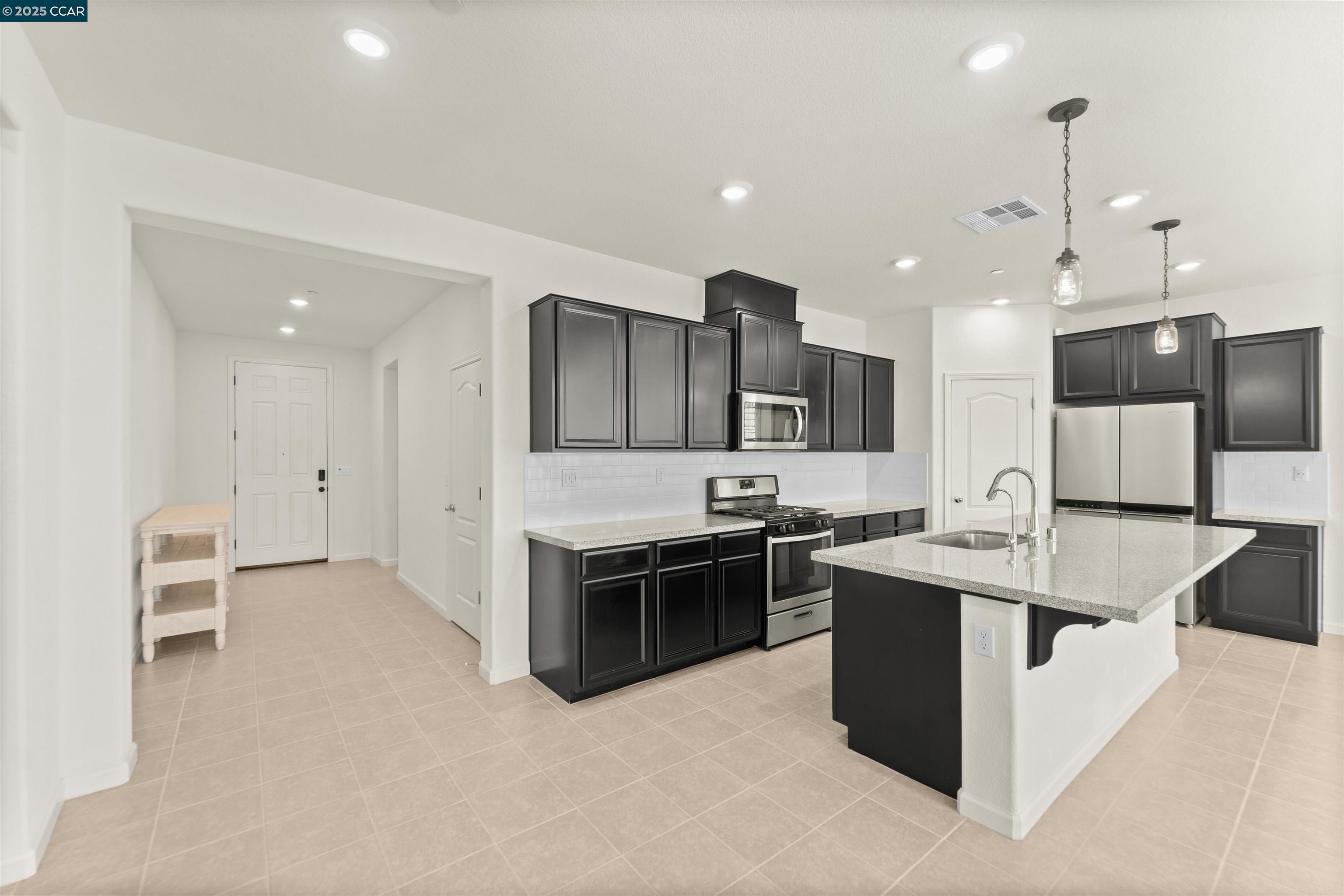 Detail Gallery Image 5 of 42 For 5468 Gallier Loop, Antioch,  CA 94531 - 3 Beds | 2 Baths