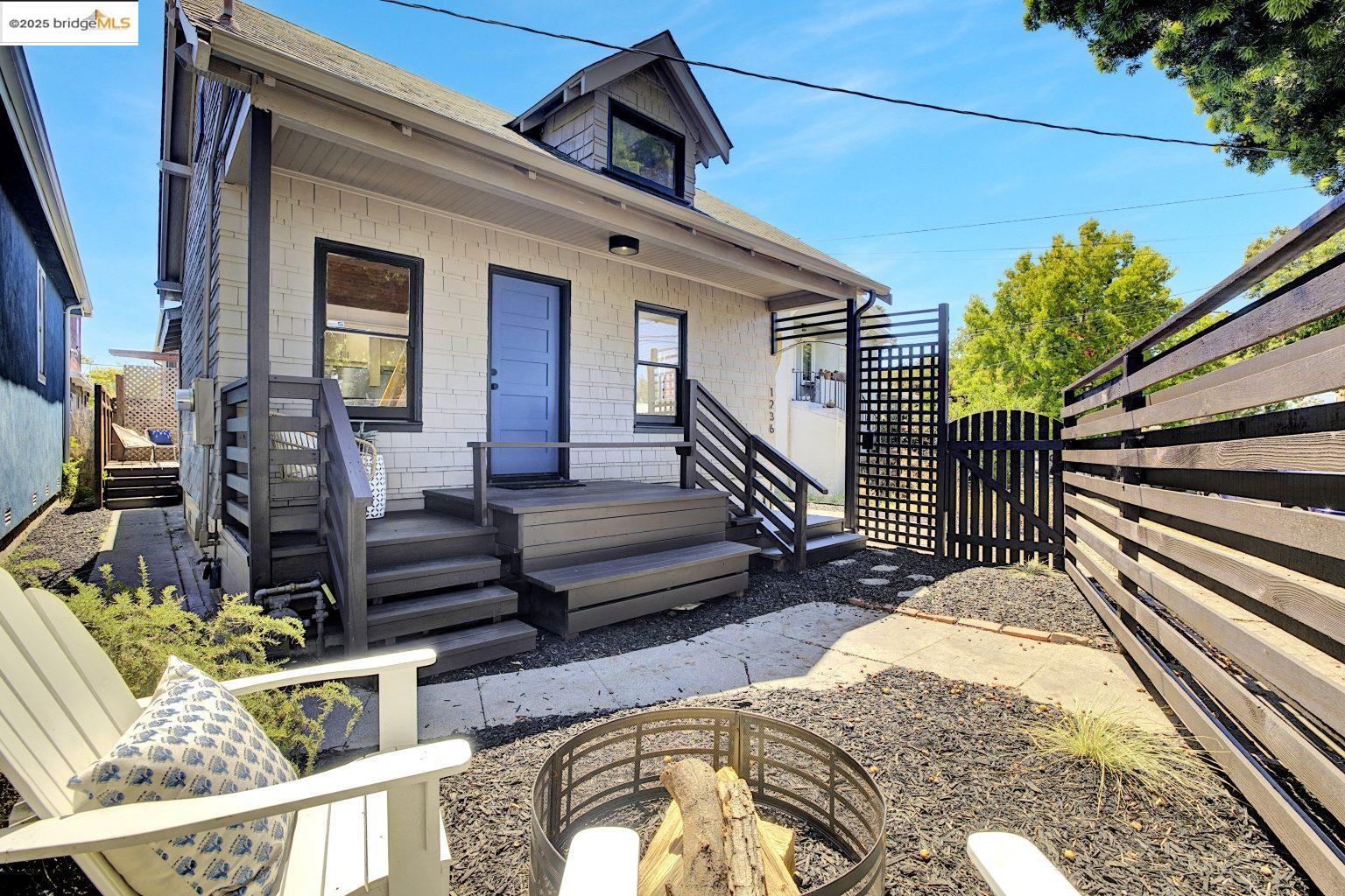 Detail Gallery Image 2 of 24 For 1236 Hopkins Street, Berkeley,  CA 94702 - 1 Beds | 1 Baths