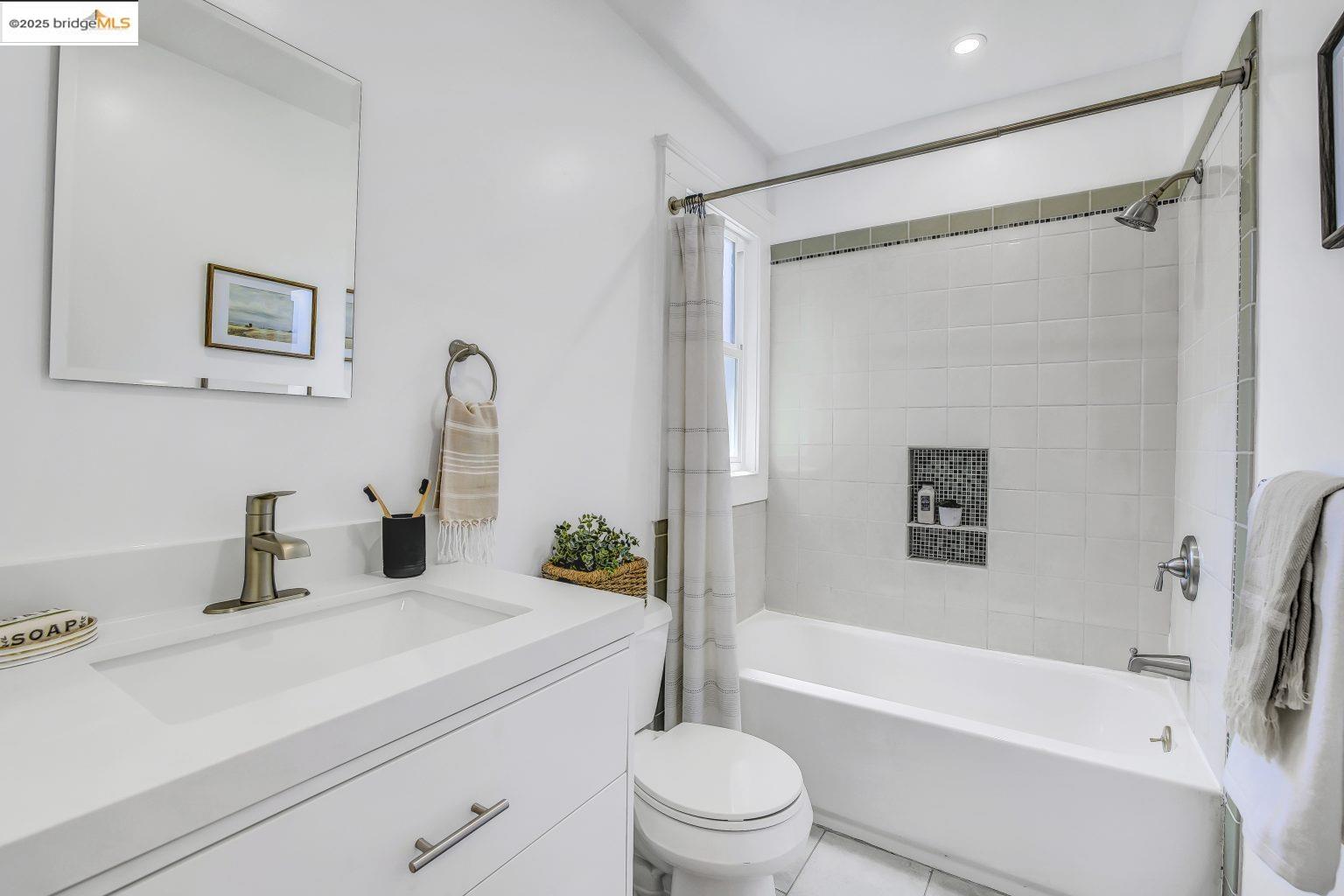 Detail Gallery Image 14 of 24 For 1236 Hopkins Street, Berkeley,  CA 94702 - 1 Beds | 1 Baths
