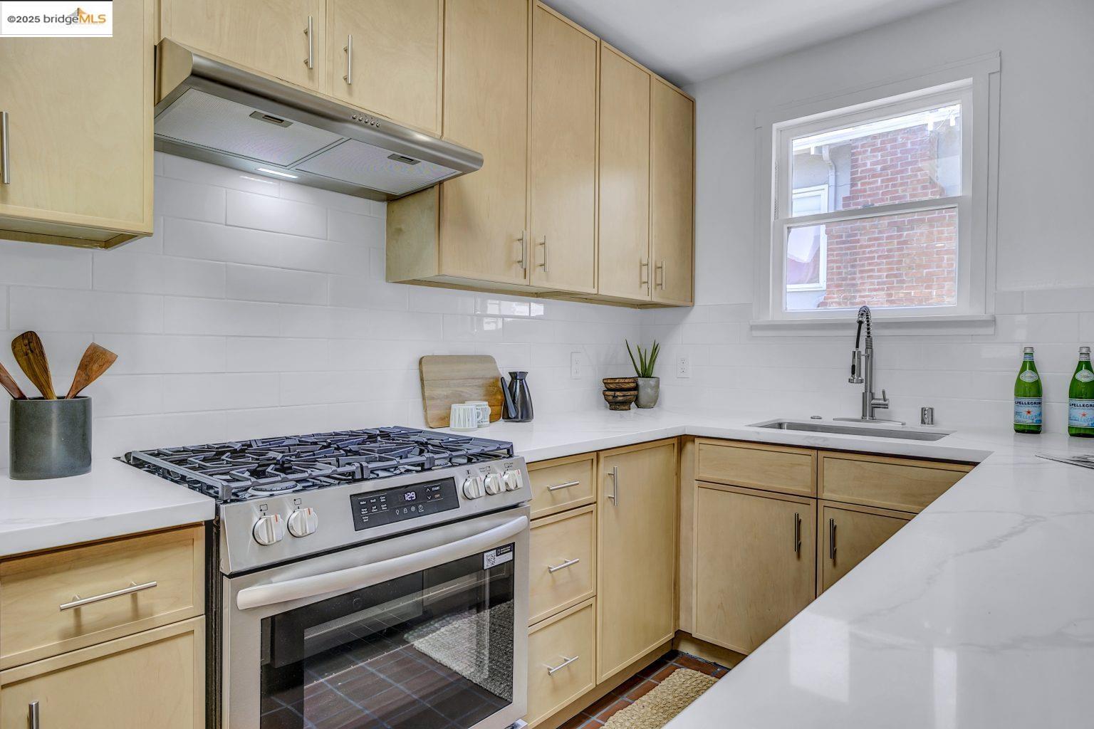 Detail Gallery Image 9 of 24 For 1236 Hopkins Street, Berkeley,  CA 94702 - 1 Beds | 1 Baths