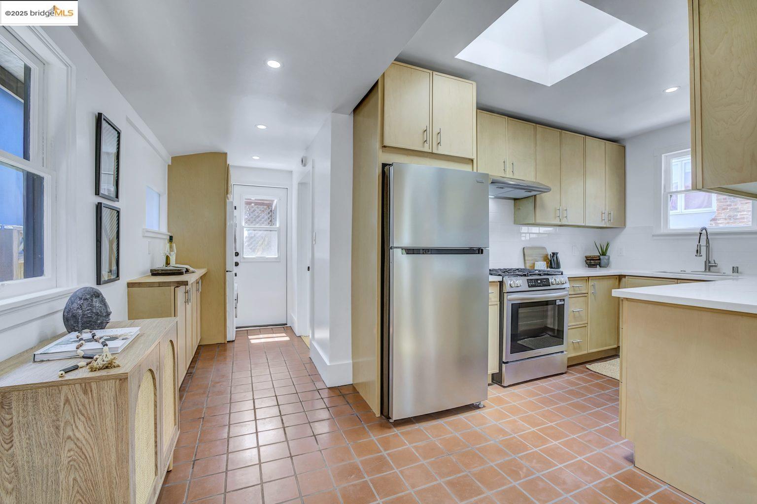 Detail Gallery Image 10 of 24 For 1236 Hopkins Street, Berkeley,  CA 94702 - 1 Beds | 1 Baths