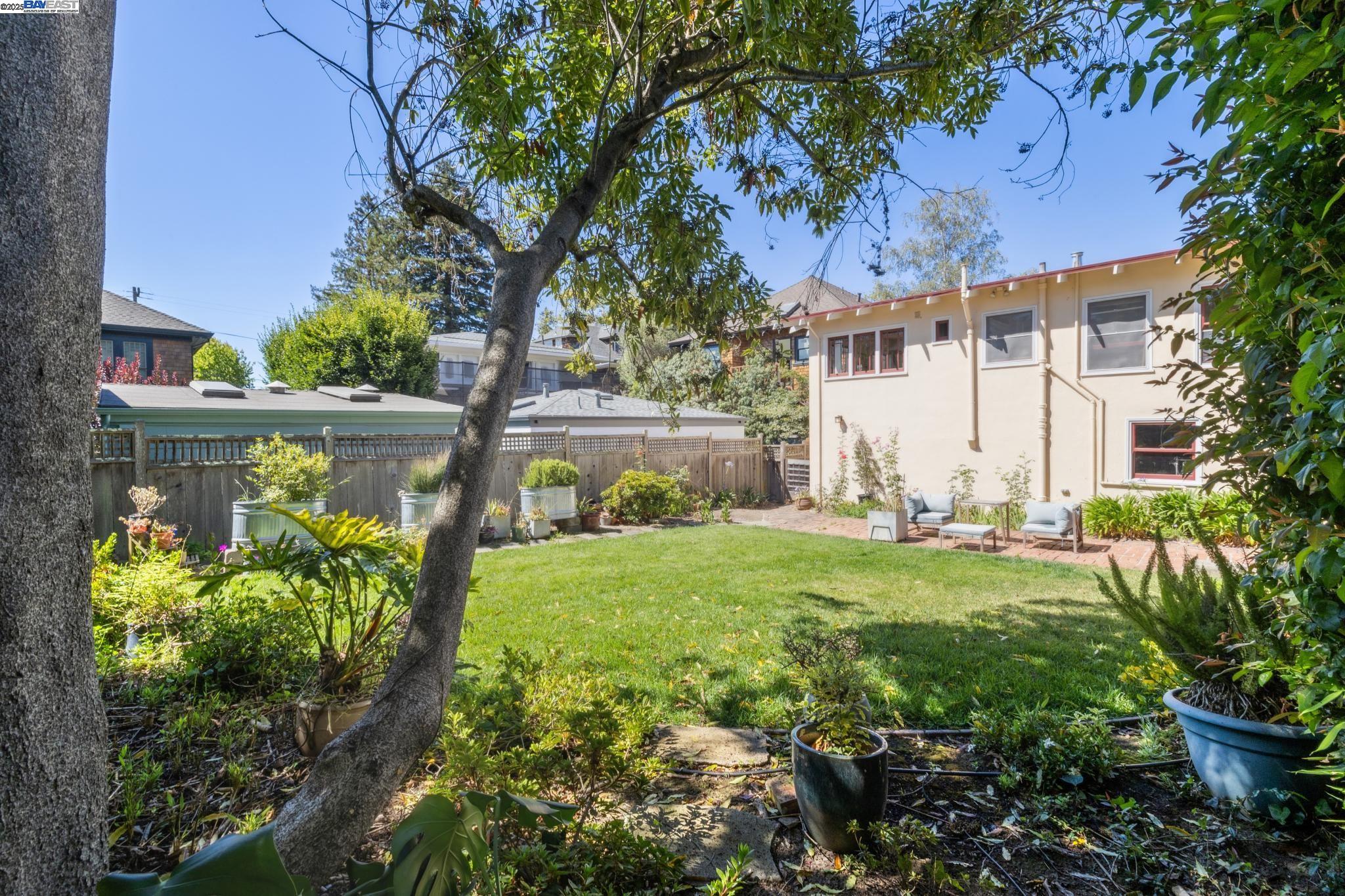 Detail Gallery Image 1 of 1 For 2825 Piedmont Avenue, Berkeley,  CA 94705 - 2 Beds | 1/1 Baths