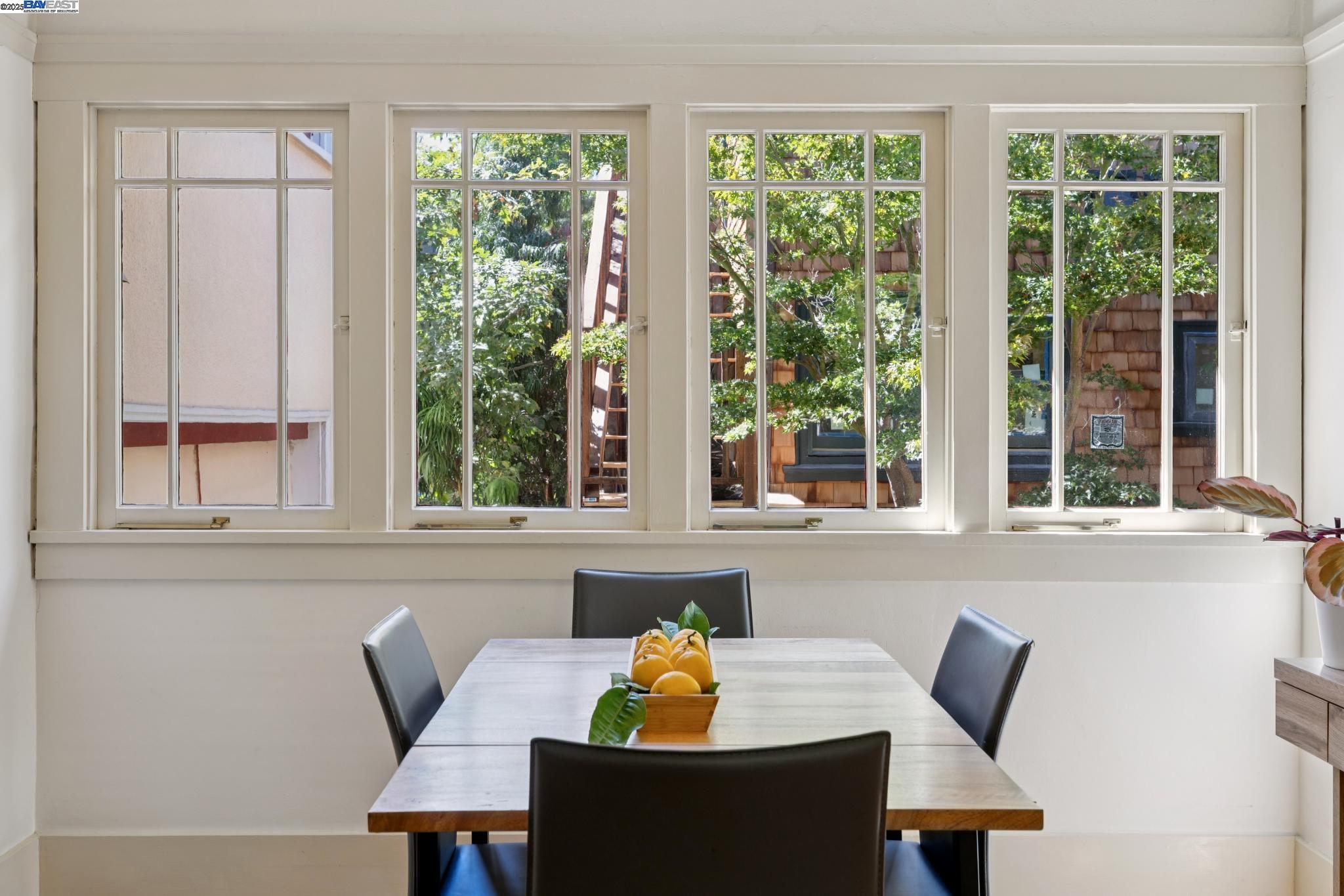 Detail Gallery Image 16 of 35 For 2825 Piedmont Avenue, Berkeley,  CA 94705 - 2 Beds | 1/1 Baths