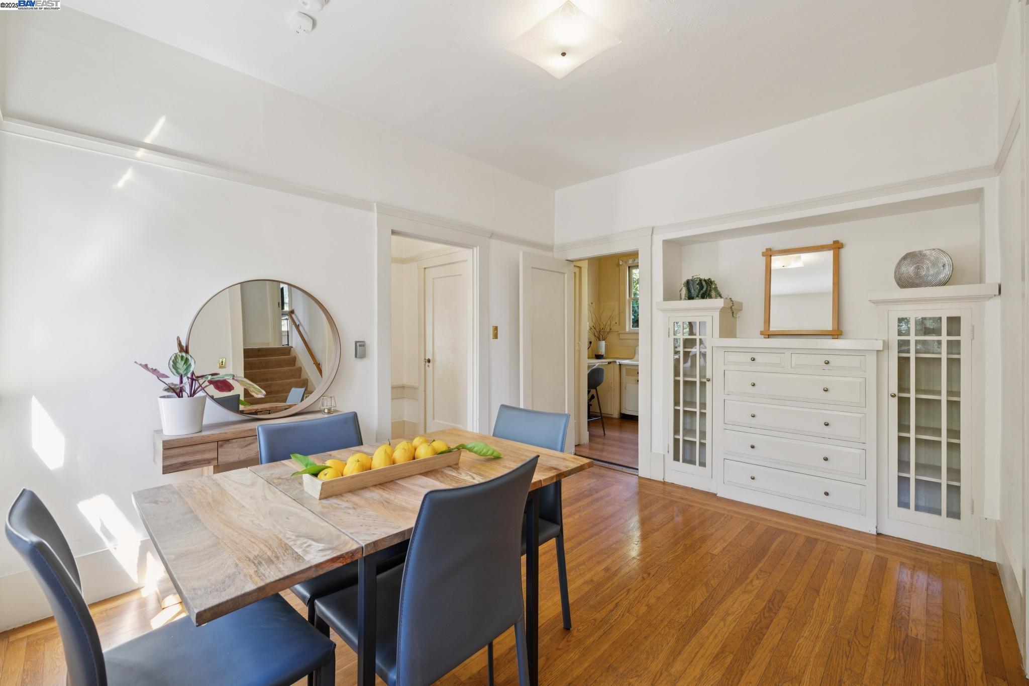 Detail Gallery Image 17 of 35 For 2825 Piedmont Avenue, Berkeley,  CA 94705 - 2 Beds | 1/1 Baths
