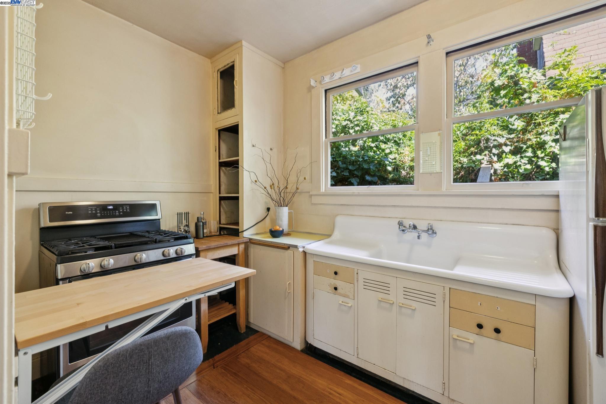 Detail Gallery Image 19 of 35 For 2825 Piedmont Avenue, Berkeley,  CA 94705 - 2 Beds | 1/1 Baths