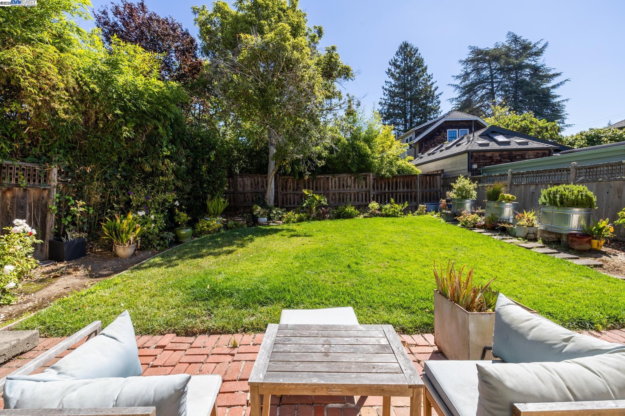 Detail Gallery Image 33 of 35 For 2825 Piedmont Avenue, Berkeley,  CA 94705 - 2 Beds | 1/1 Baths