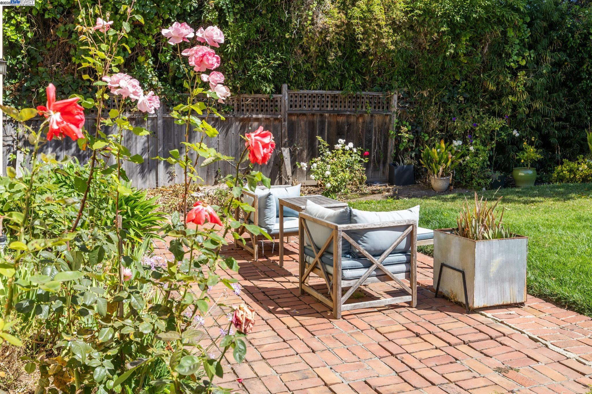 Detail Gallery Image 34 of 35 For 2825 Piedmont Avenue, Berkeley,  CA 94705 - 2 Beds | 1/1 Baths