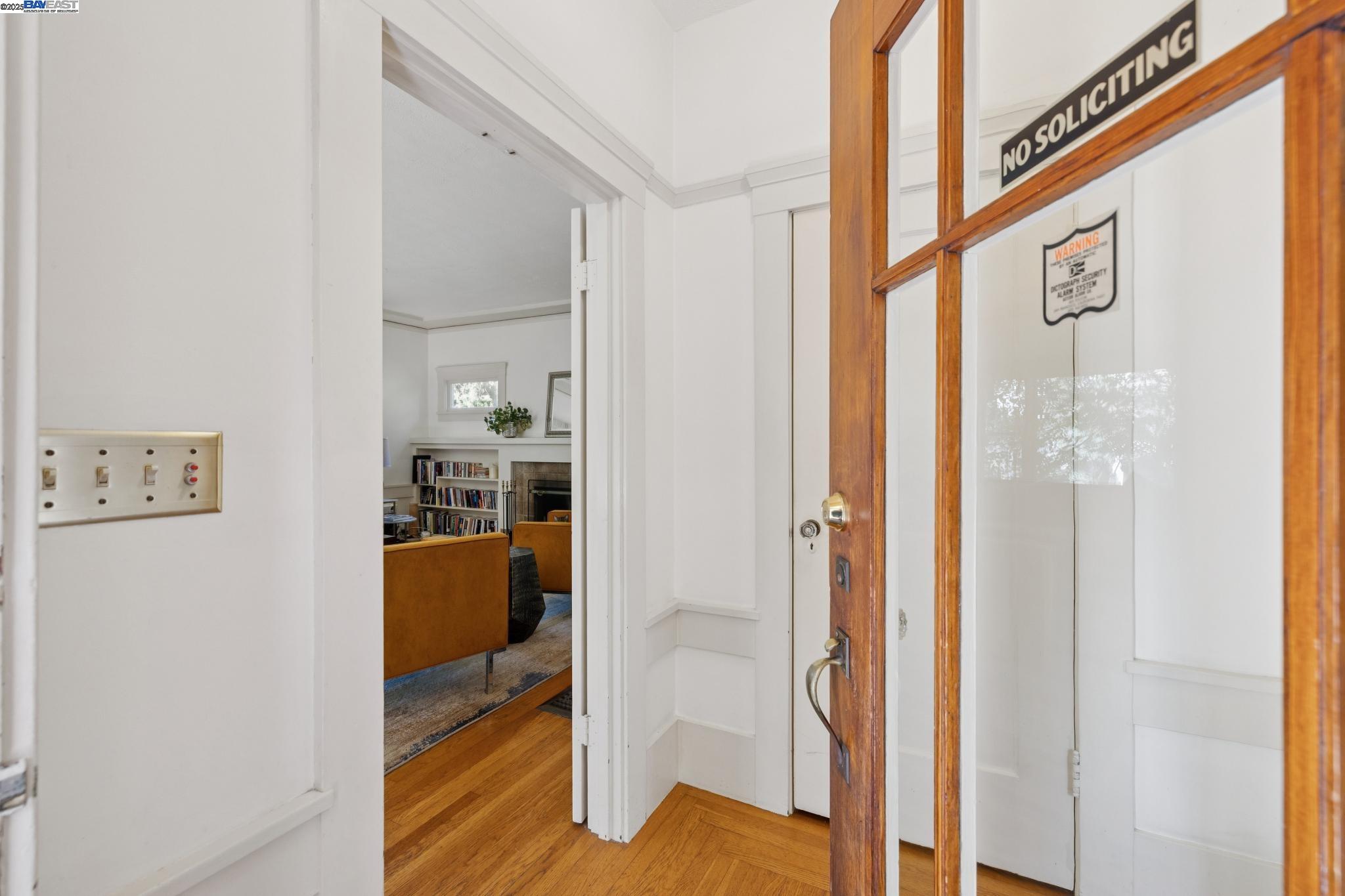 Detail Gallery Image 6 of 35 For 2825 Piedmont Avenue, Berkeley,  CA 94705 - 2 Beds | 1/1 Baths