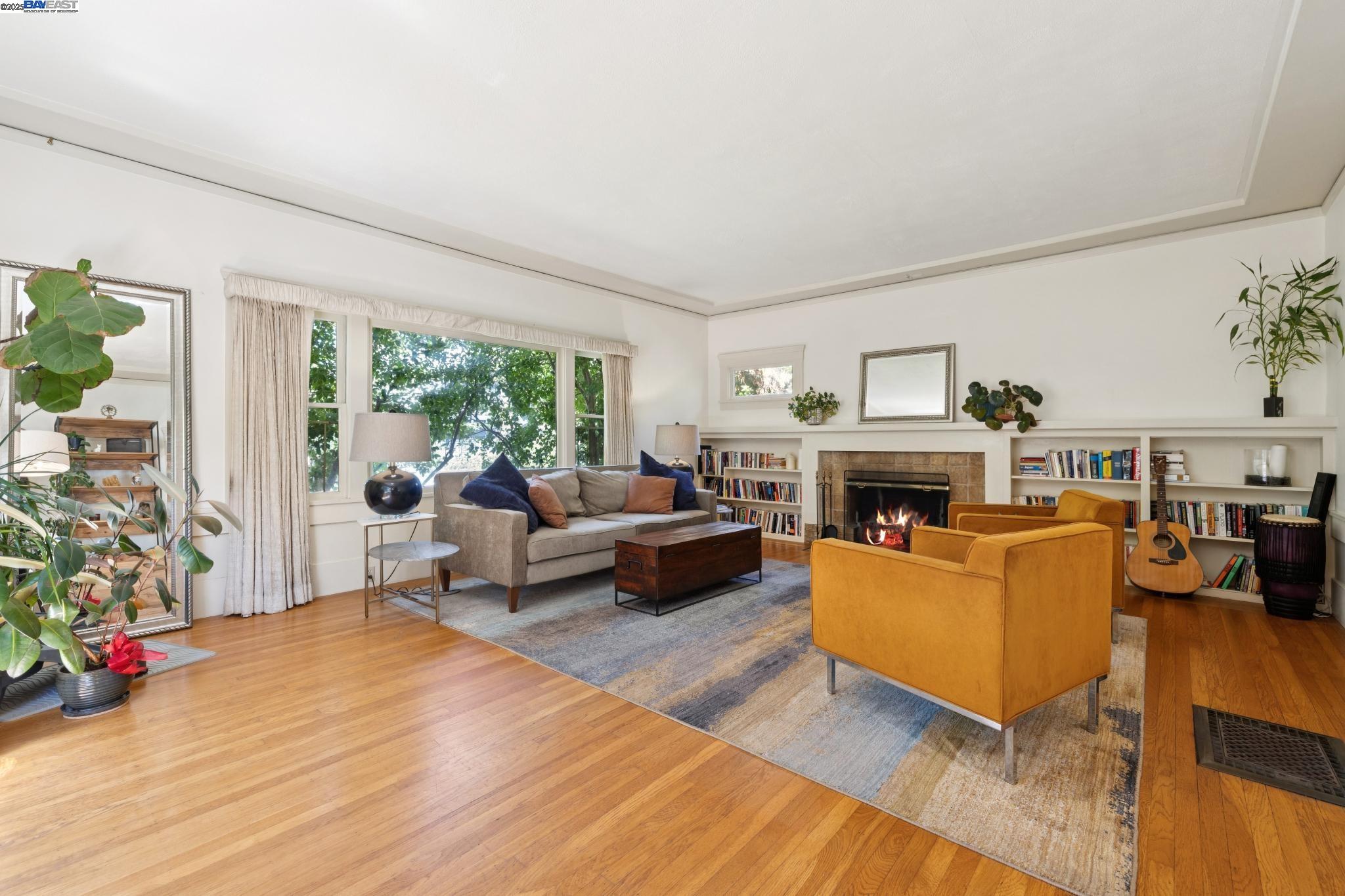 Detail Gallery Image 8 of 35 For 2825 Piedmont Avenue, Berkeley,  CA 94705 - 2 Beds | 1/1 Baths