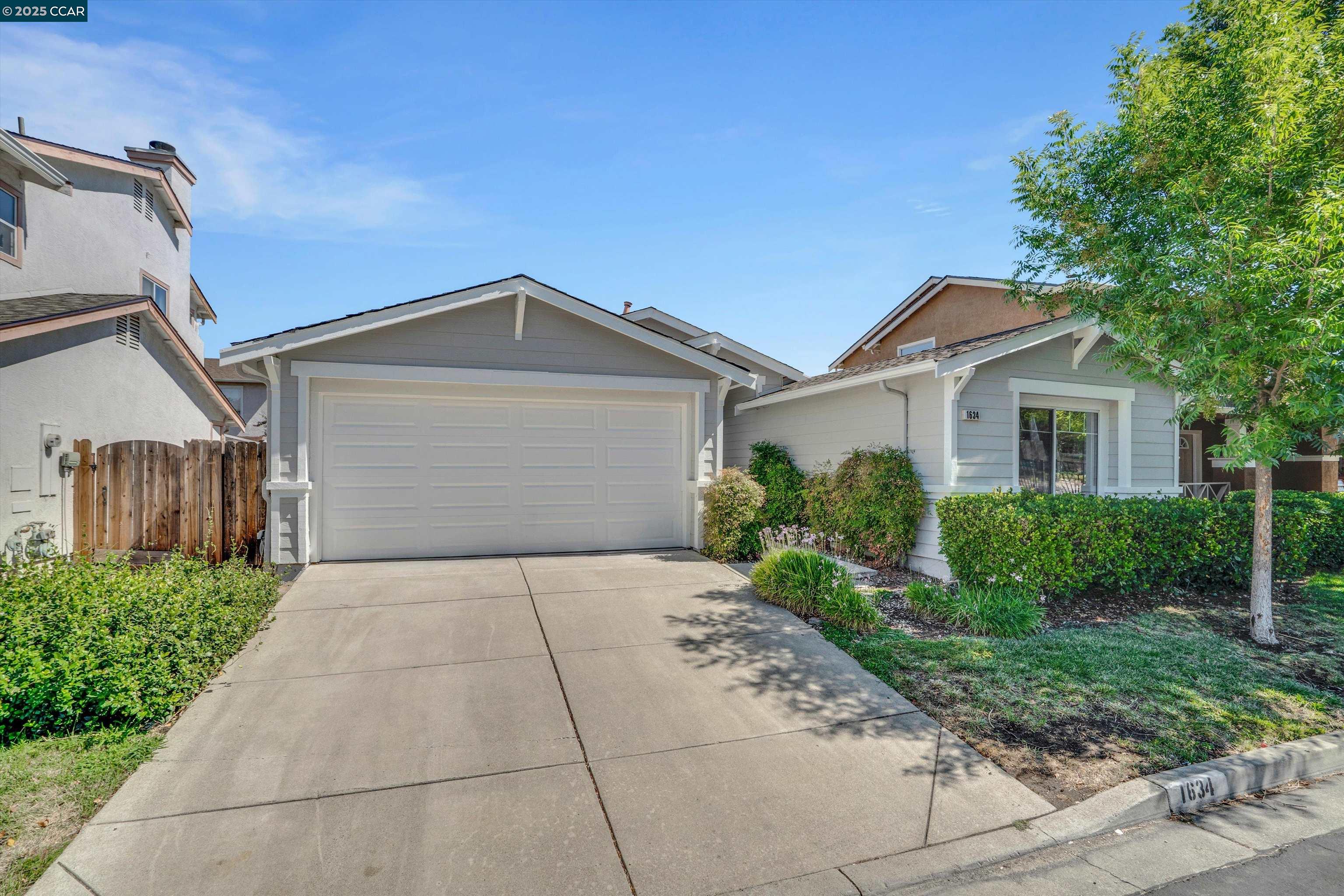 Detail Gallery Image 1 of 28 For 1634 Freed Cir, Pittsburg,  CA 94565 - 3 Beds | 2 Baths