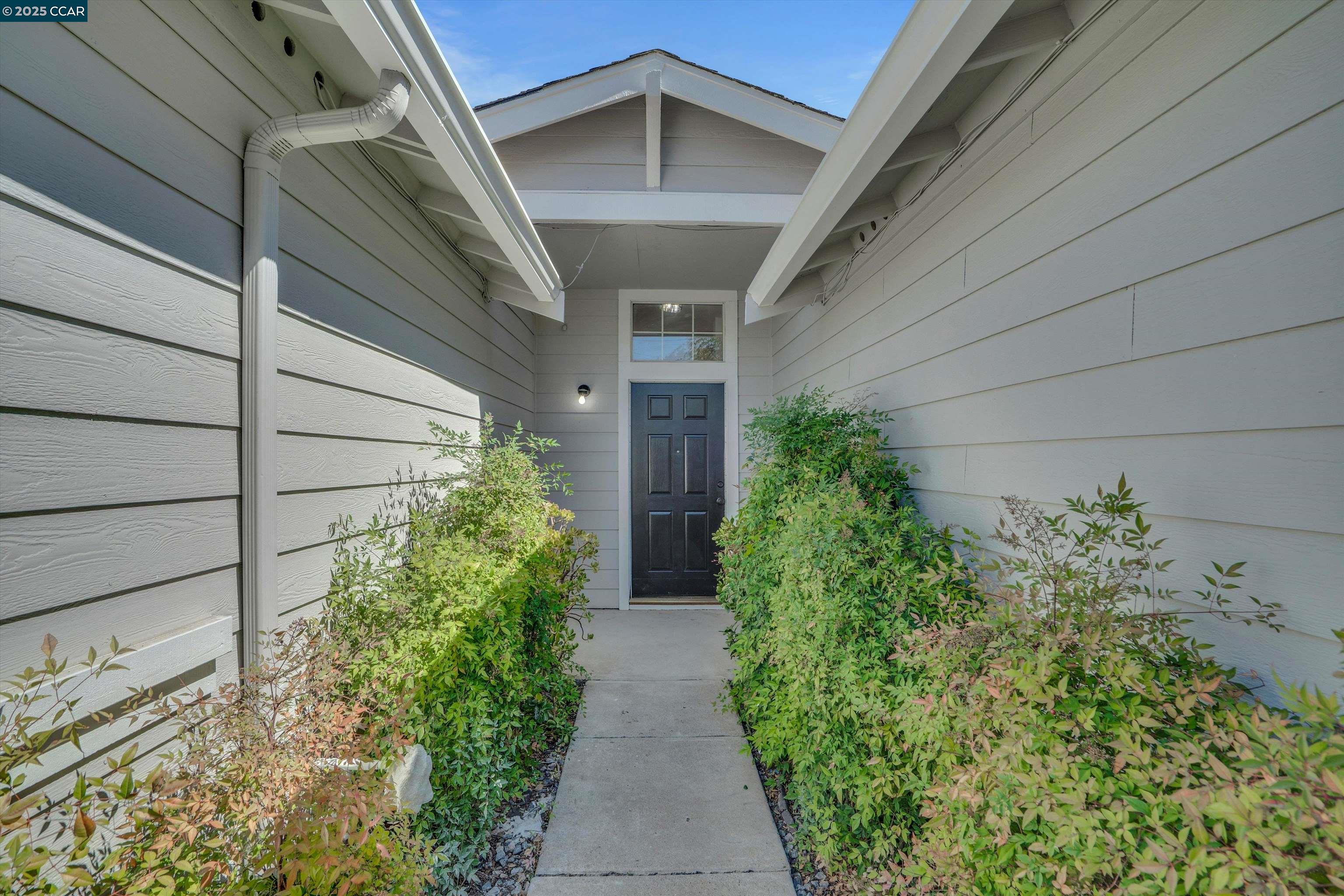 Detail Gallery Image 2 of 28 For 1634 Freed Cir, Pittsburg,  CA 94565 - 3 Beds | 2 Baths