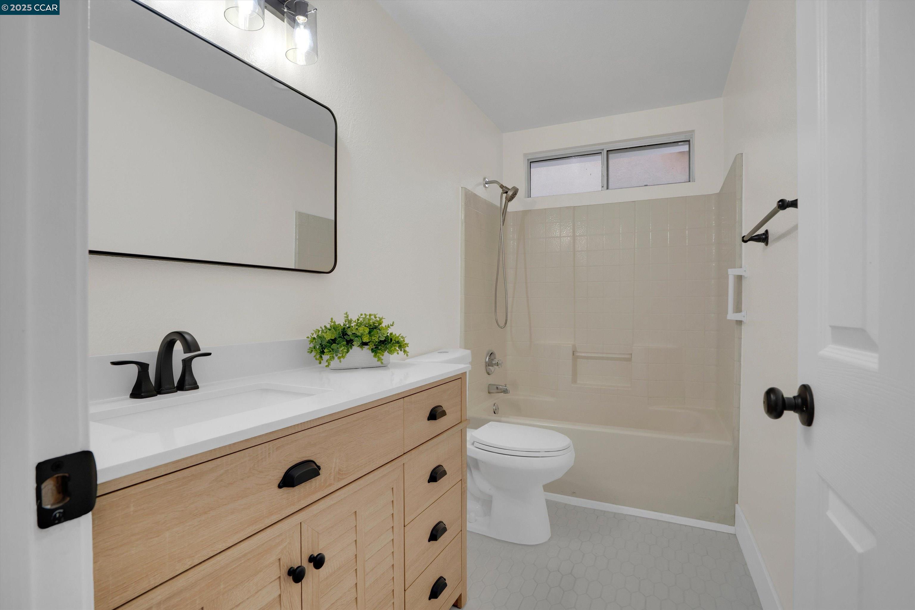 Detail Gallery Image 15 of 28 For 1634 Freed Cir, Pittsburg,  CA 94565 - 3 Beds | 2 Baths