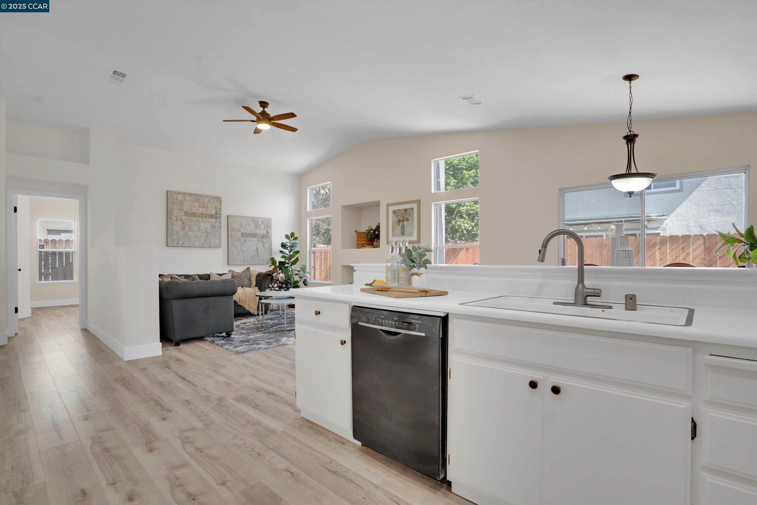 Detail Gallery Image 7 of 28 For 1634 Freed Cir, Pittsburg,  CA 94565 - 3 Beds | 2 Baths