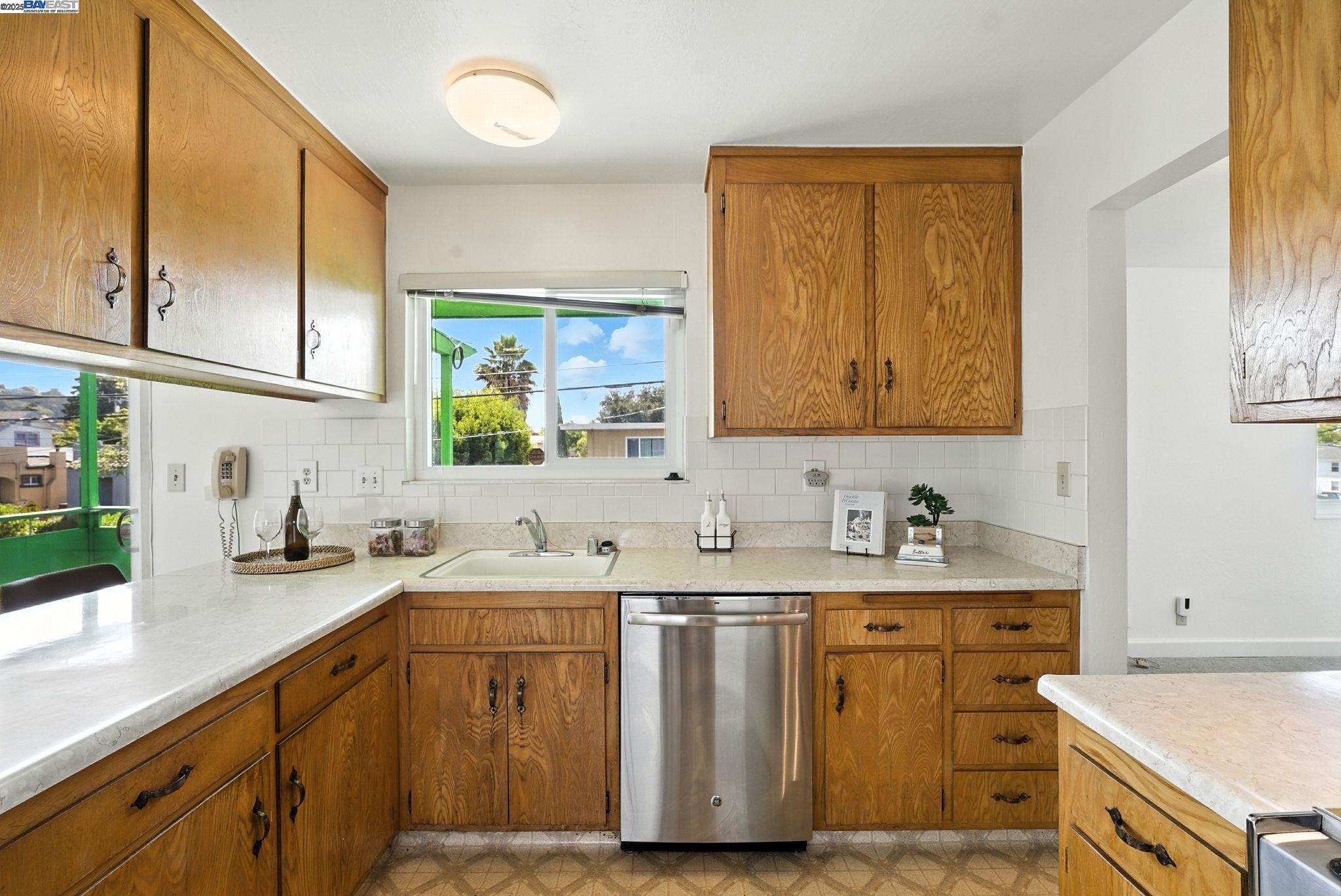 Detail Gallery Image 29 of 42 For 3101 61st Ave, Oakland,  CA 94605 - – Beds | – Baths