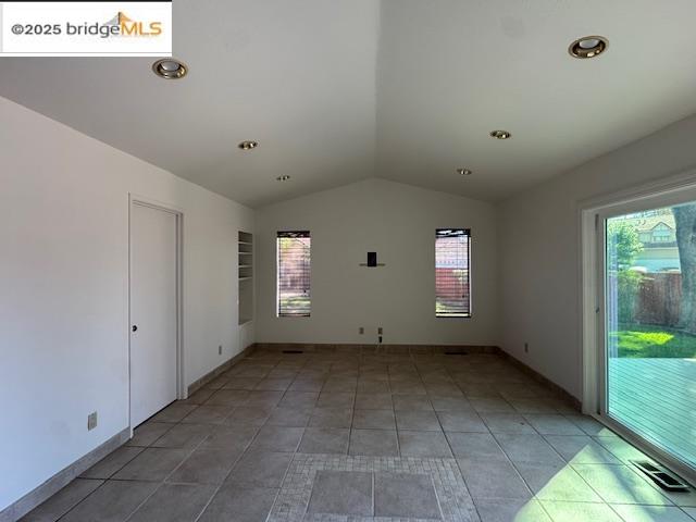 Detail Gallery Image 8 of 12 For 790 Valley Green Dr, Brentwood,  CA 94513 - 4 Beds | 2/1 Baths