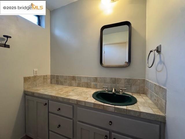 Detail Gallery Image 9 of 12 For 790 Valley Green Dr, Brentwood,  CA 94513 - 4 Beds | 2/1 Baths