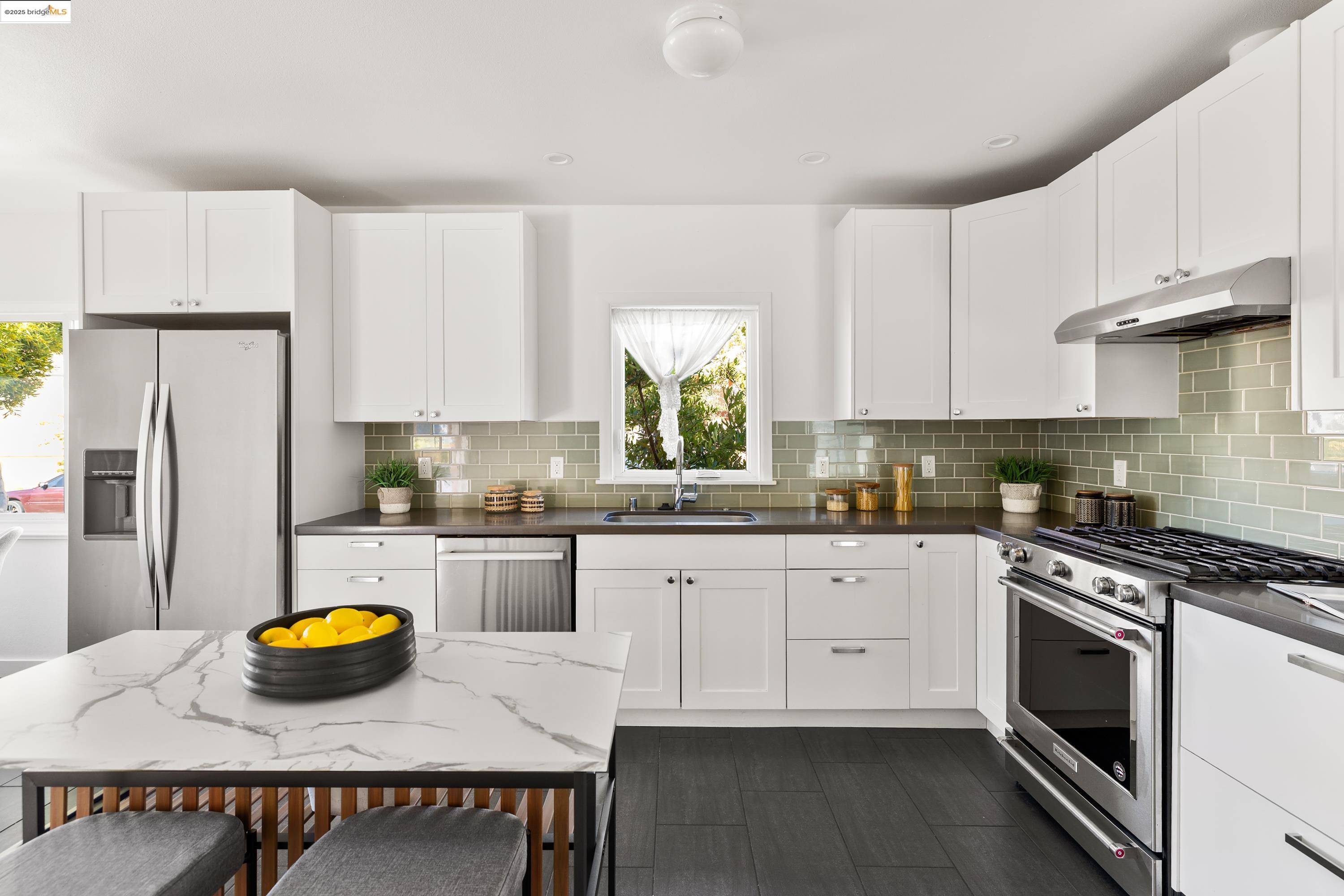 Detail Gallery Image 19 of 59 For 1235 Marin Ave, Albany,  CA 94706 - 4 Beds | 2 Baths