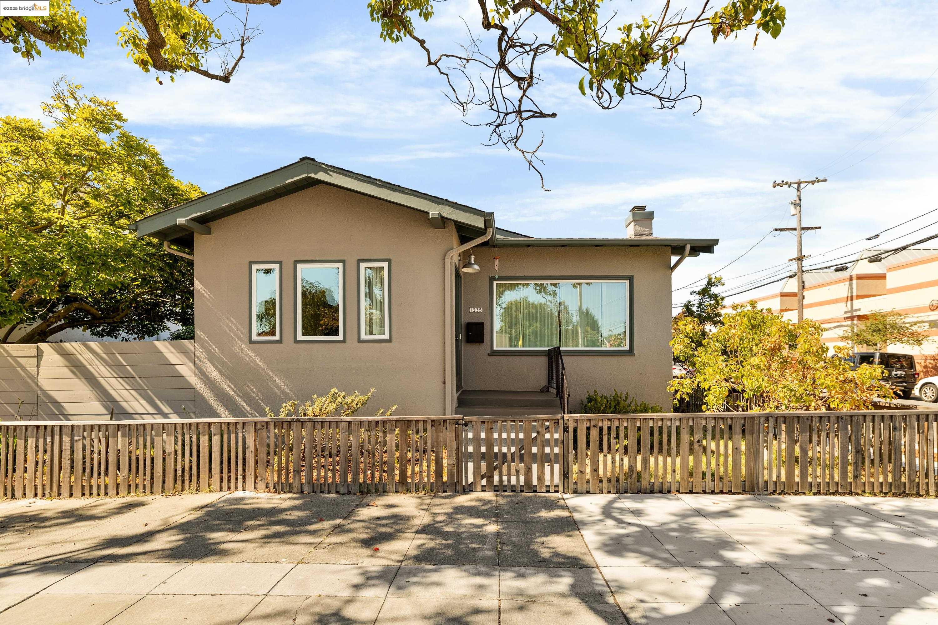 Detail Gallery Image 3 of 59 For 1235 Marin Ave, Albany,  CA 94706 - 4 Beds | 2 Baths