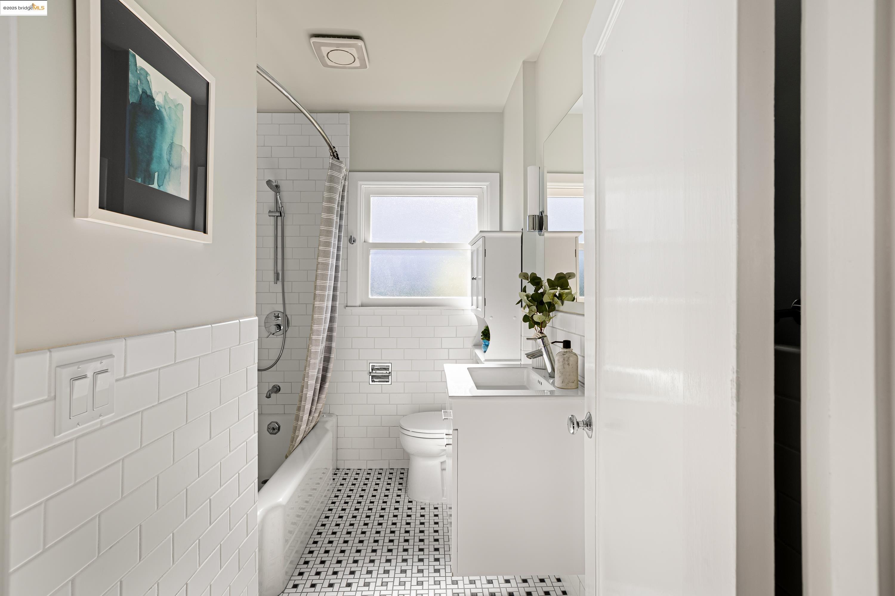 Detail Gallery Image 35 of 59 For 1235 Marin Ave, Albany,  CA 94706 - 4 Beds | 2 Baths
