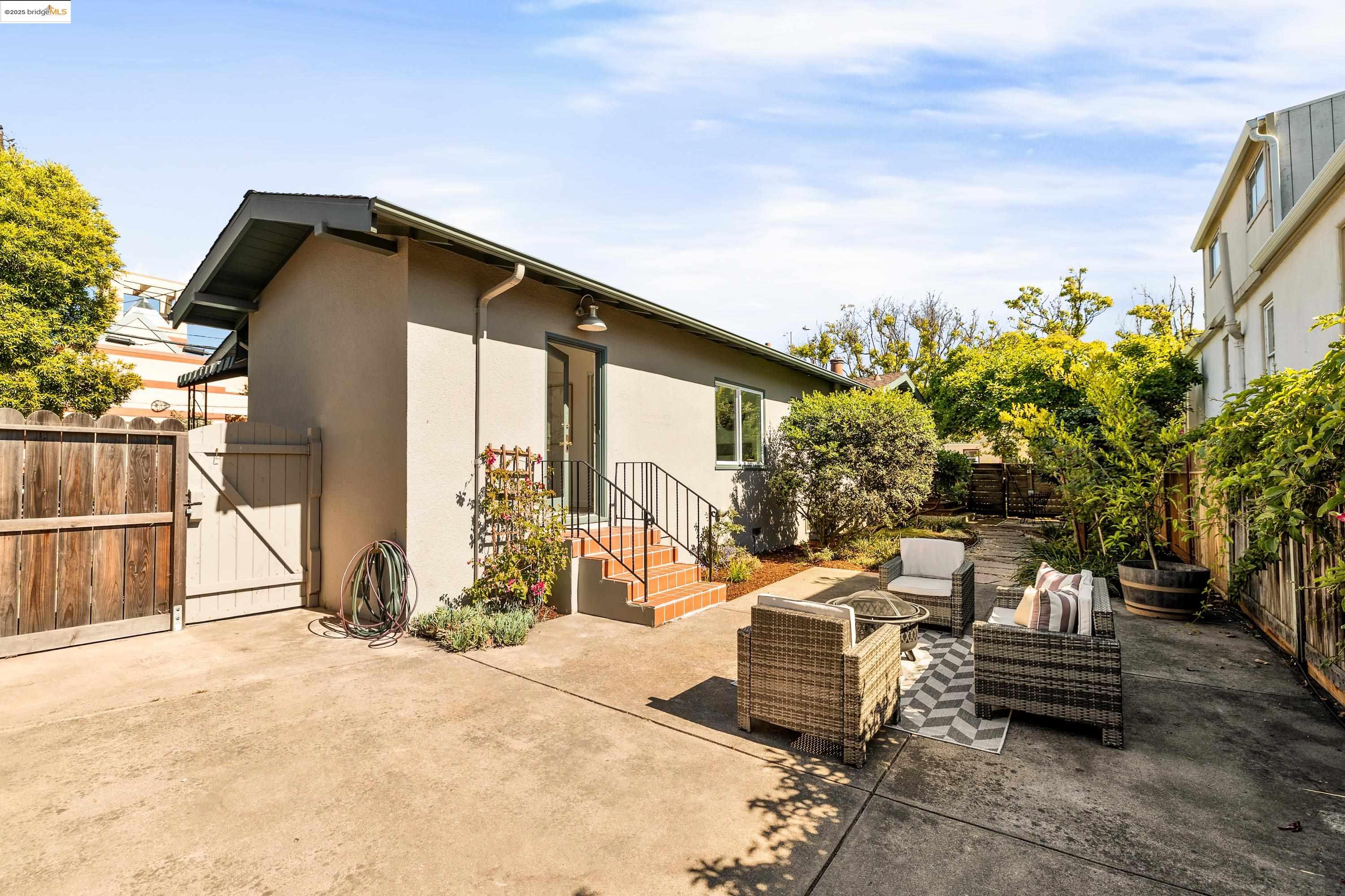 Detail Gallery Image 44 of 59 For 1235 Marin Ave, Albany,  CA 94706 - 4 Beds | 2 Baths