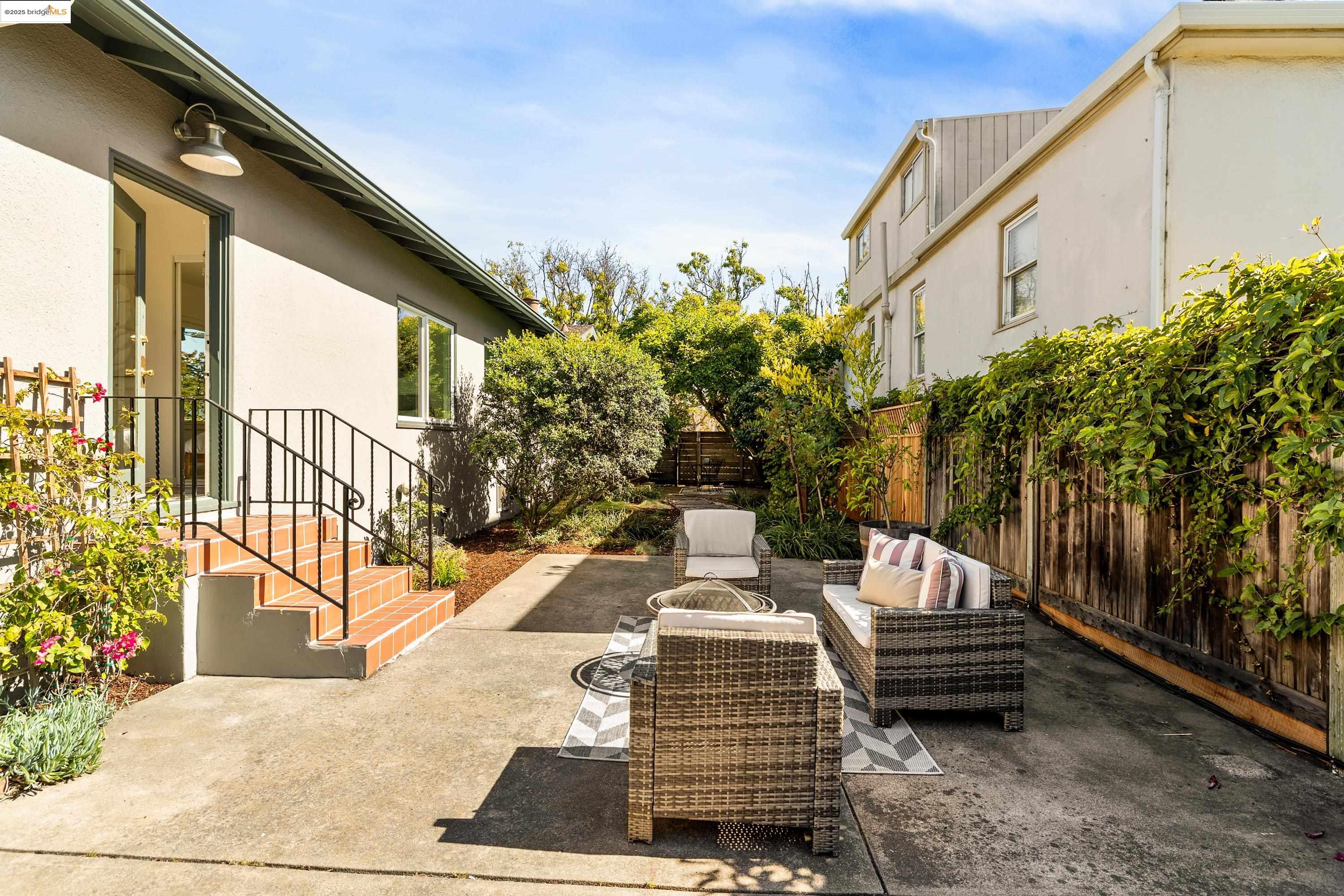 Detail Gallery Image 45 of 59 For 1235 Marin Ave, Albany,  CA 94706 - 4 Beds | 2 Baths