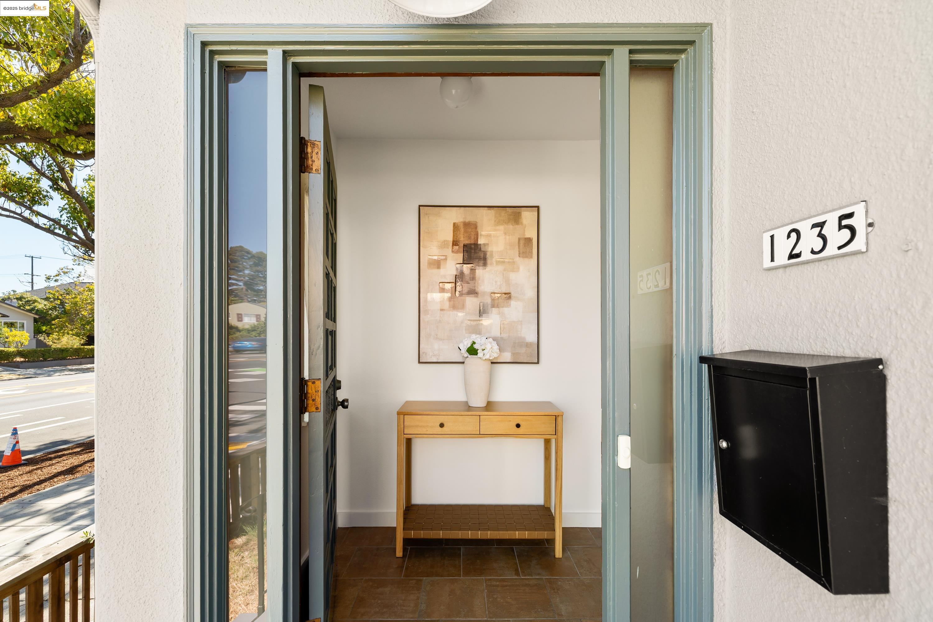 Detail Gallery Image 6 of 59 For 1235 Marin Ave, Albany,  CA 94706 - 4 Beds | 2 Baths