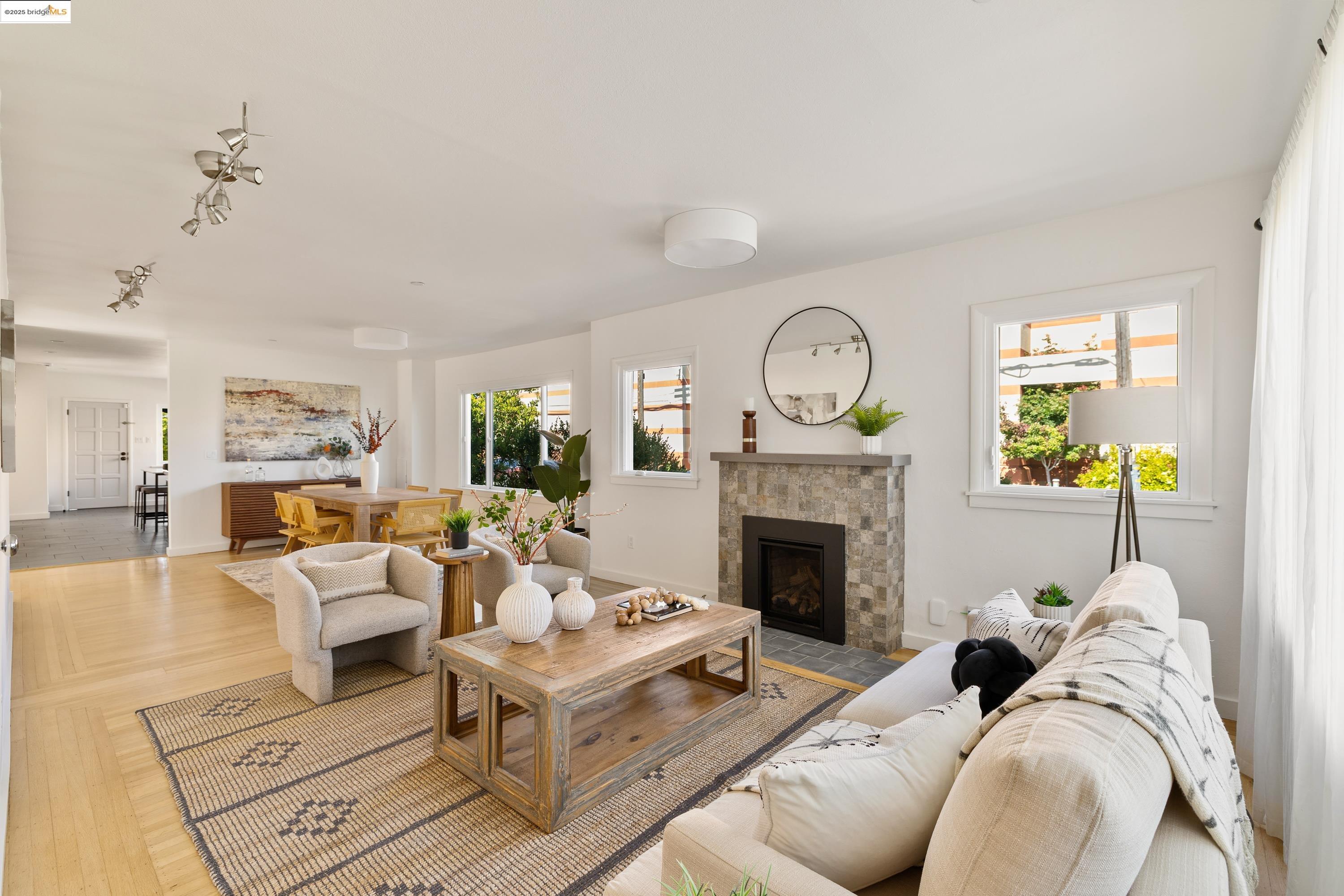 Detail Gallery Image 7 of 59 For 1235 Marin Ave, Albany,  CA 94706 - 4 Beds | 2 Baths