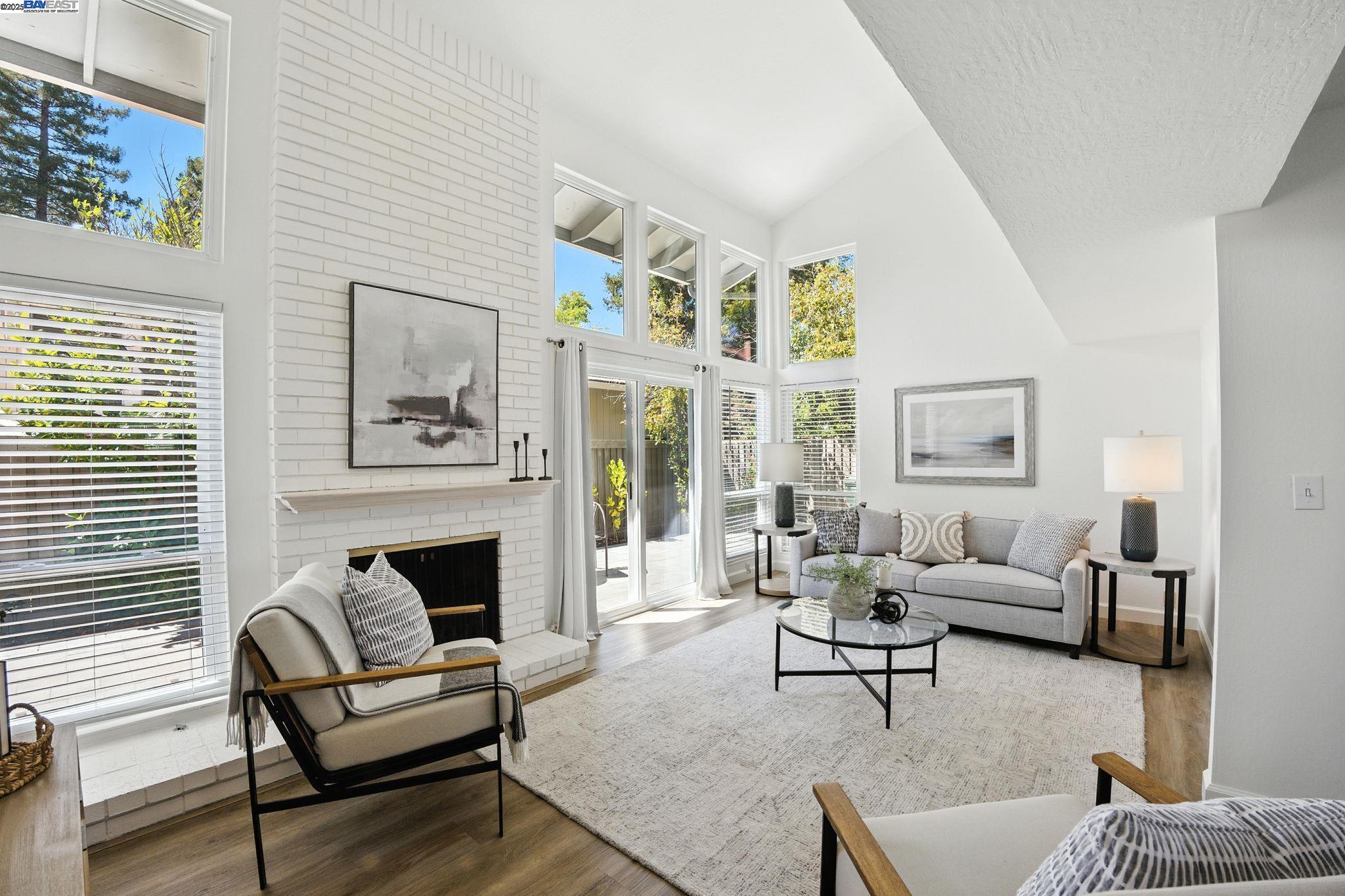 Detail Gallery Image 2 of 35 For 102 Rolling Green Cir, Pleasant Hill,  CA 94523 - 3 Beds | 2 Baths