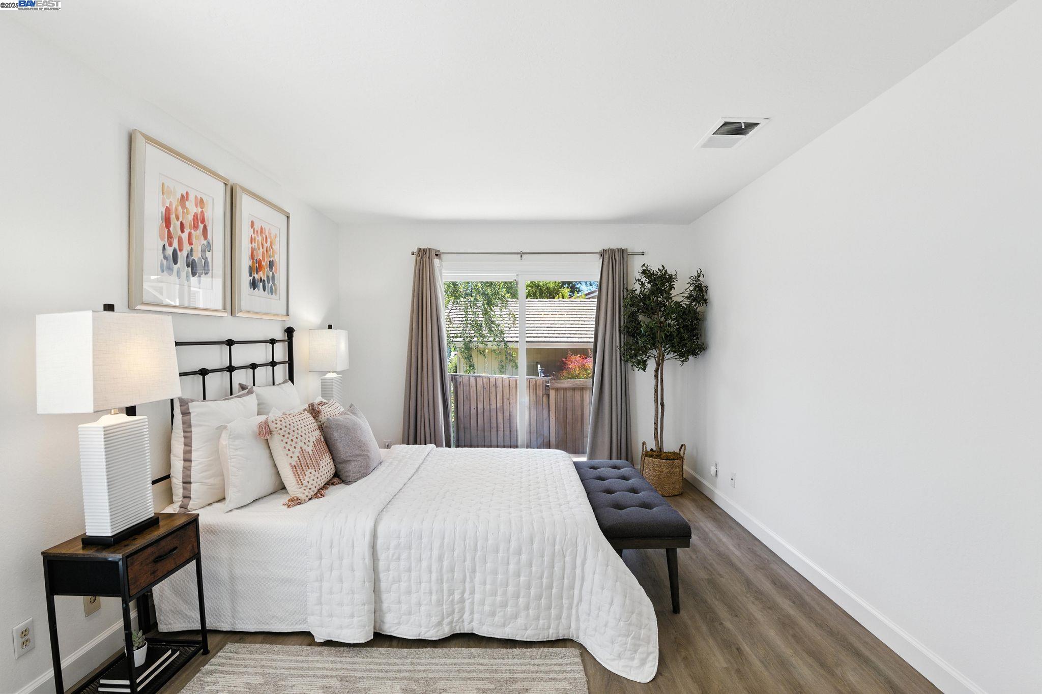 Detail Gallery Image 12 of 35 For 102 Rolling Green Cir, Pleasant Hill,  CA 94523 - 3 Beds | 2 Baths