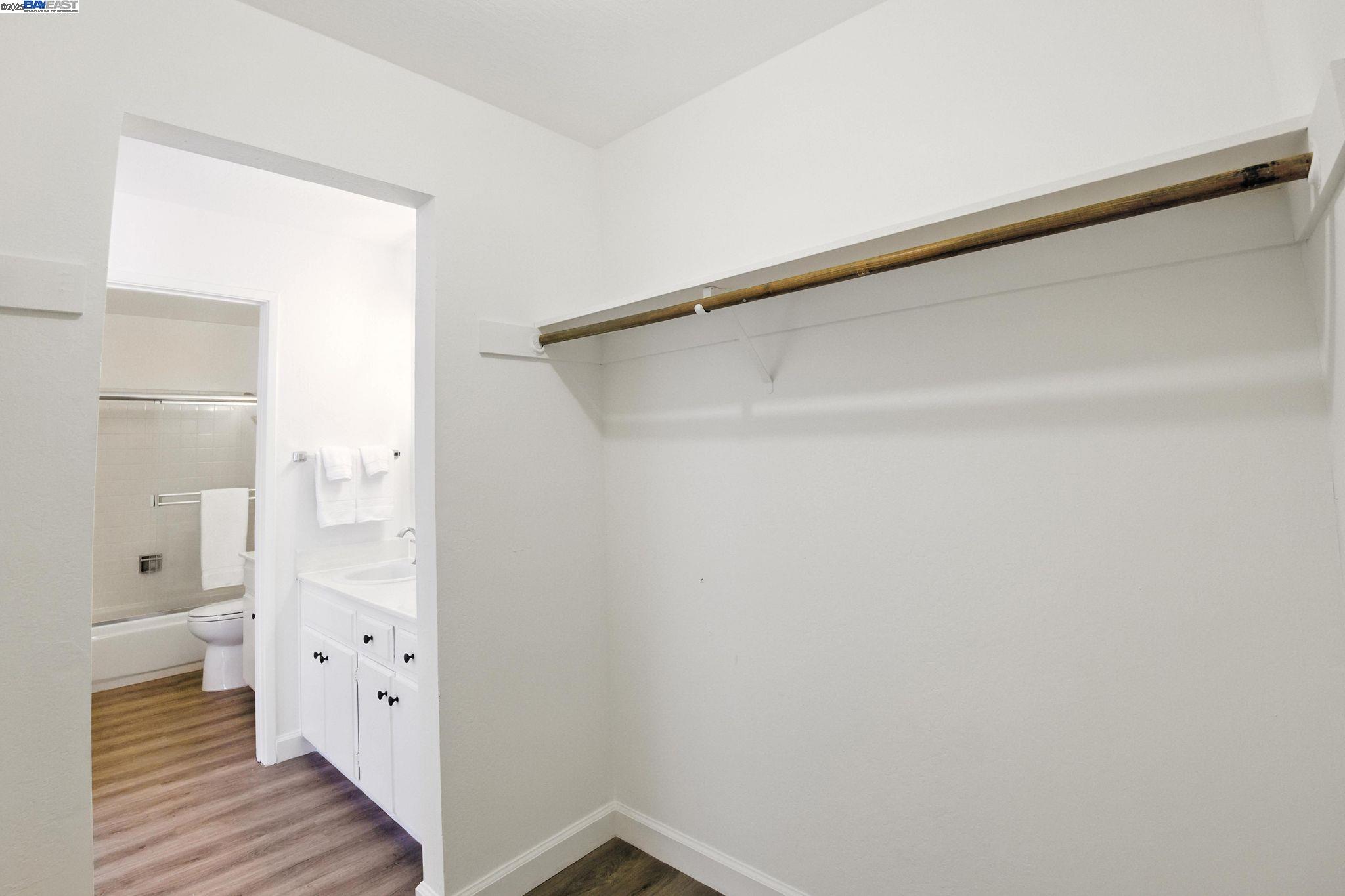 Detail Gallery Image 16 of 35 For 102 Rolling Green Cir, Pleasant Hill,  CA 94523 - 3 Beds | 2 Baths