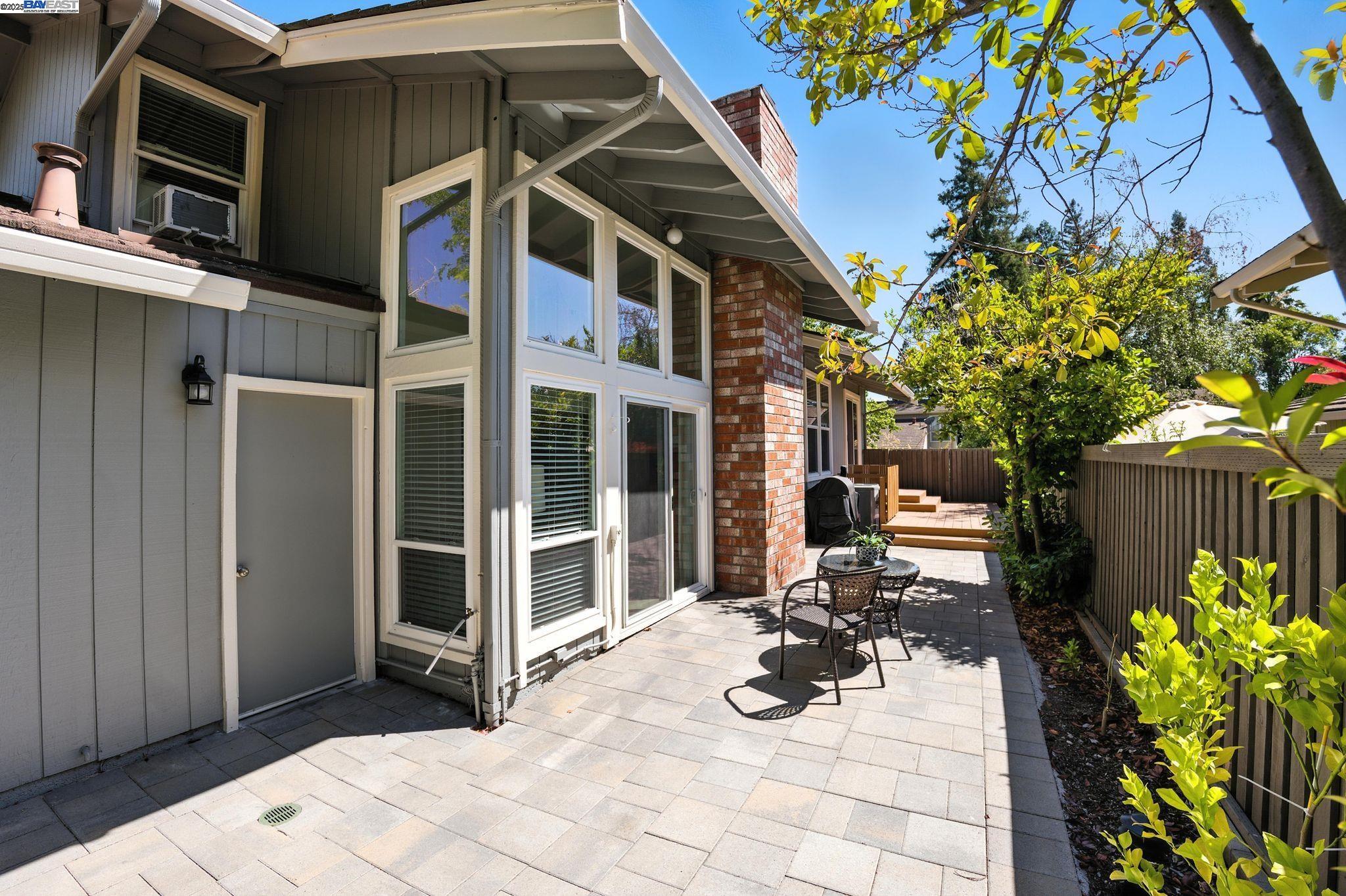 Detail Gallery Image 26 of 35 For 102 Rolling Green Cir, Pleasant Hill,  CA 94523 - 3 Beds | 2 Baths