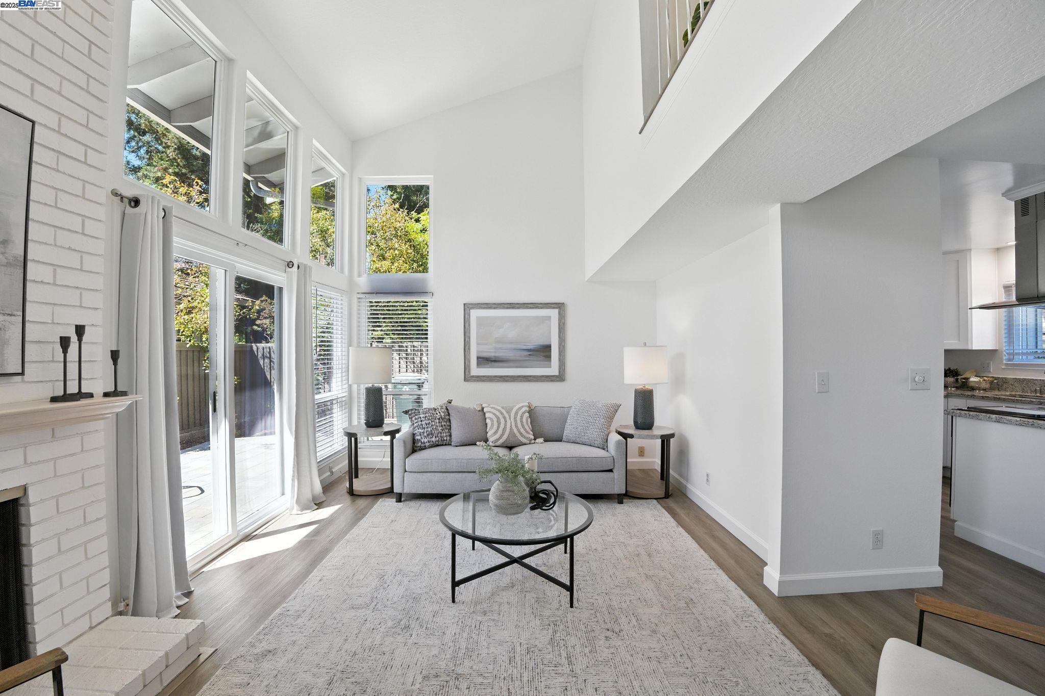 Detail Gallery Image 4 of 35 For 102 Rolling Green Cir, Pleasant Hill,  CA 94523 - 3 Beds | 2 Baths
