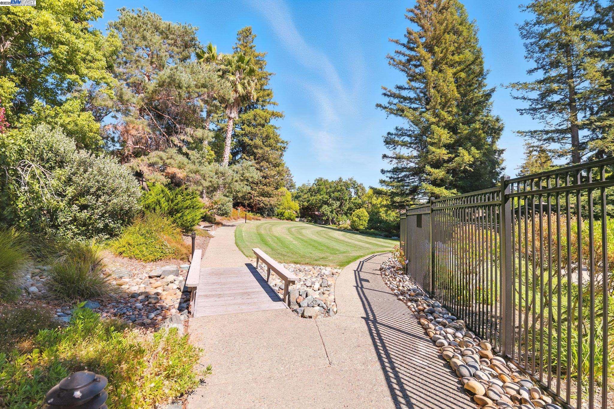 Detail Gallery Image 33 of 35 For 102 Rolling Green Cir, Pleasant Hill,  CA 94523 - 3 Beds | 2 Baths