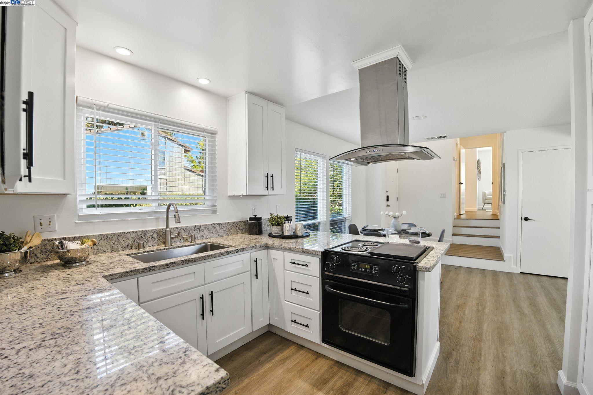 Detail Gallery Image 8 of 35 For 102 Rolling Green Cir, Pleasant Hill,  CA 94523 - 3 Beds | 2 Baths
