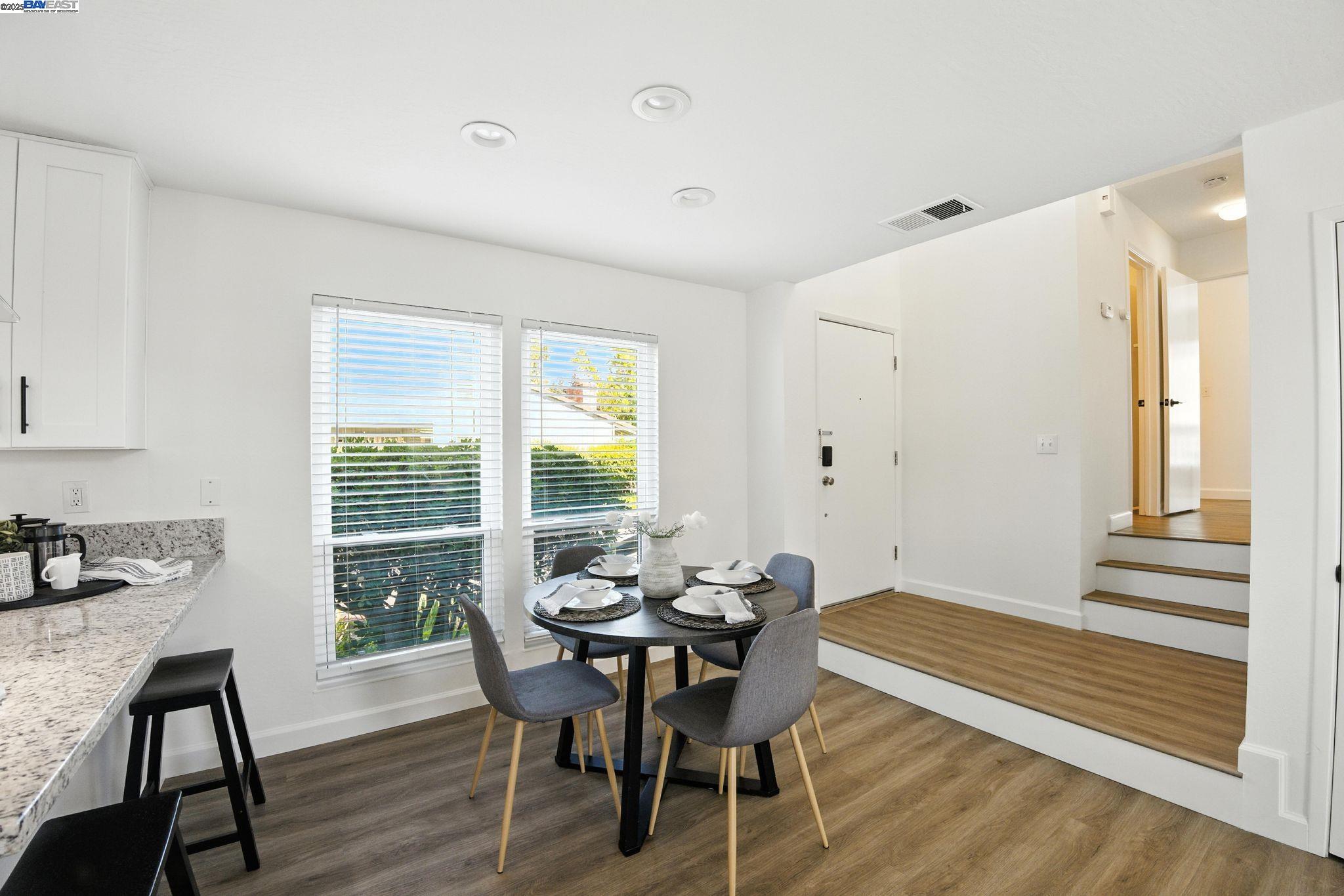 Detail Gallery Image 10 of 35 For 102 Rolling Green Cir, Pleasant Hill,  CA 94523 - 3 Beds | 2 Baths