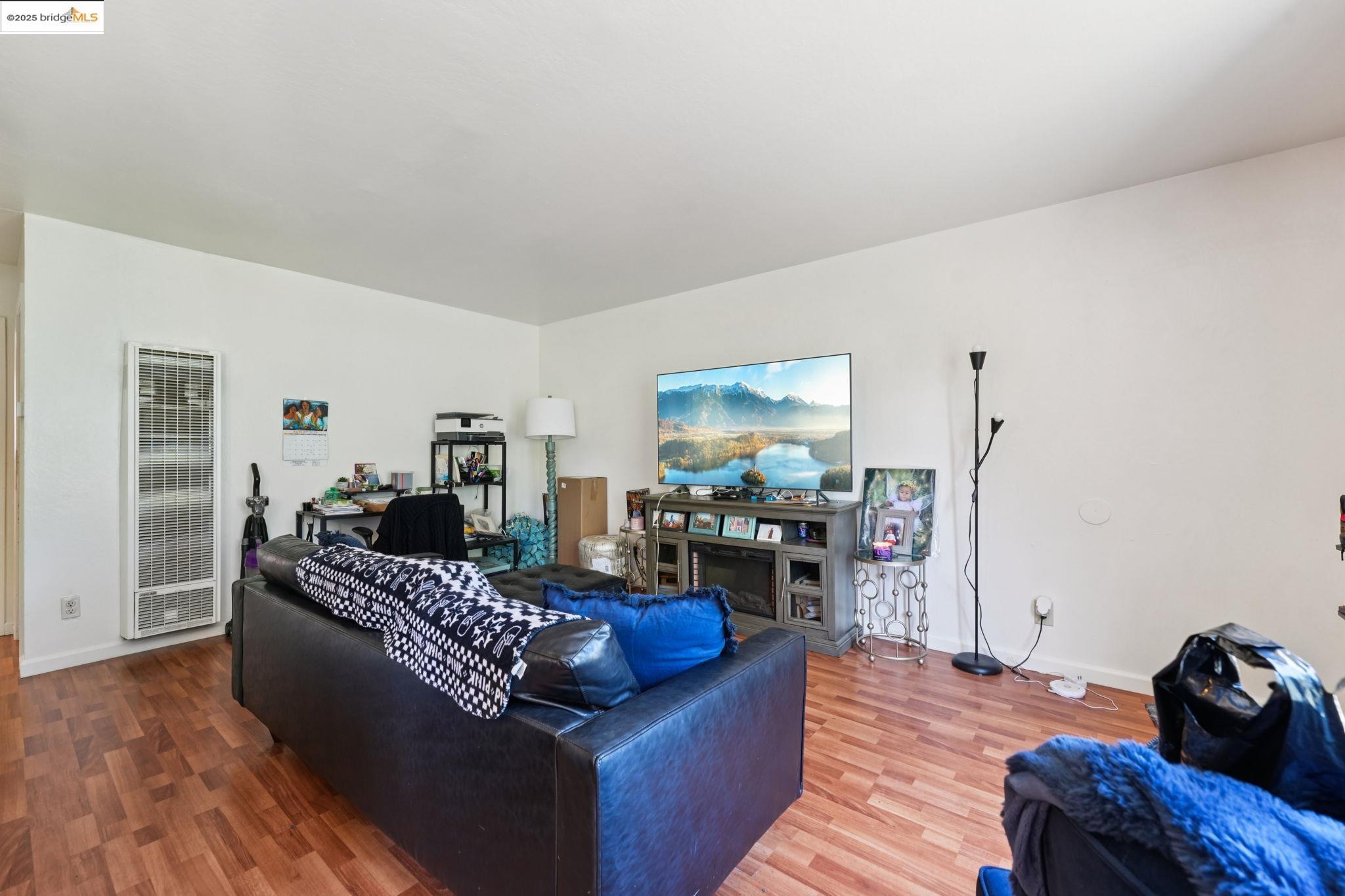 Detail Gallery Image 11 of 60 For 1091 Aileen Street, Oakland,  CA 94608 - – Beds | – Baths