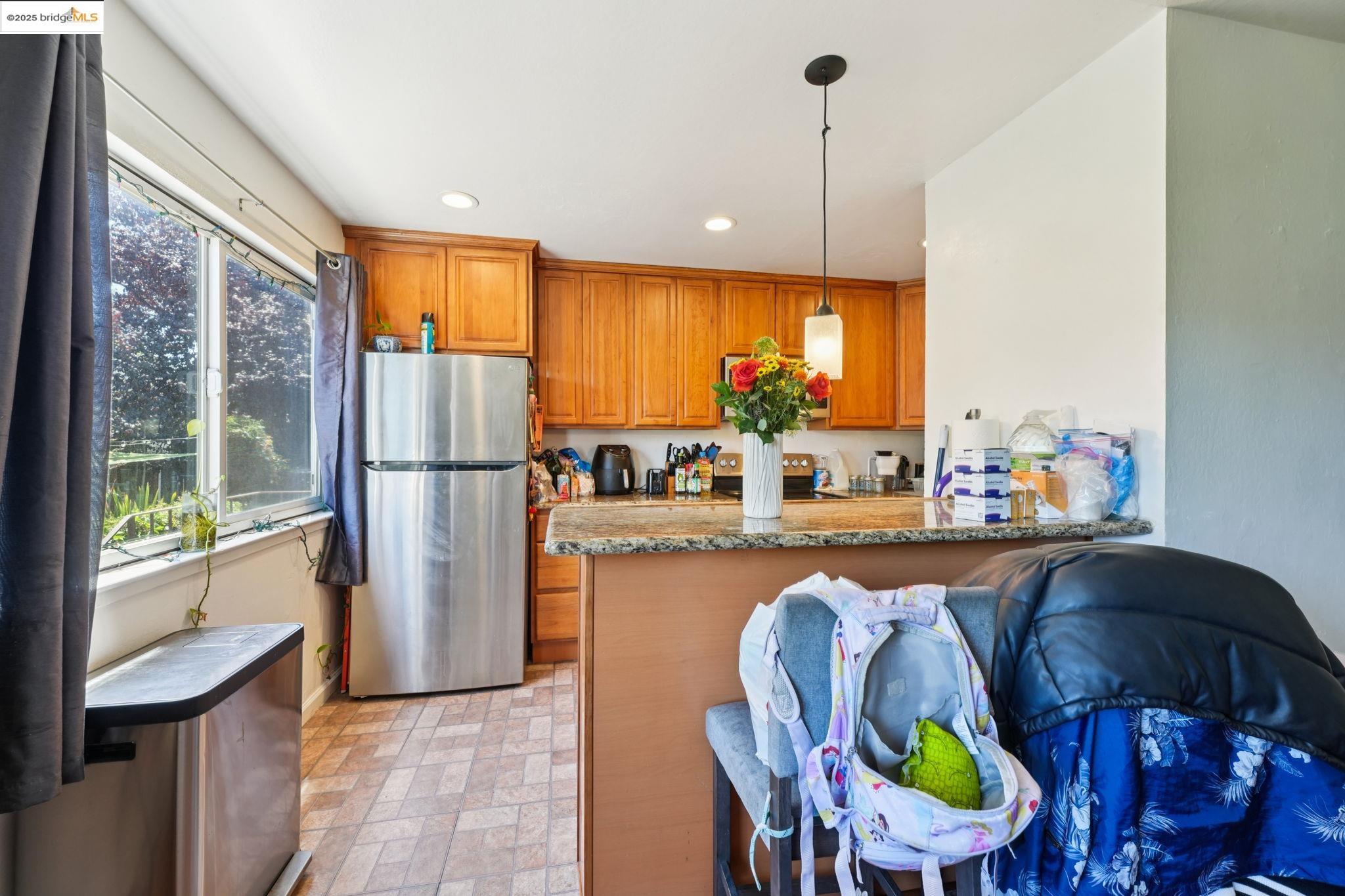 Detail Gallery Image 12 of 60 For 1091 Aileen Street, Oakland,  CA 94608 - – Beds | – Baths