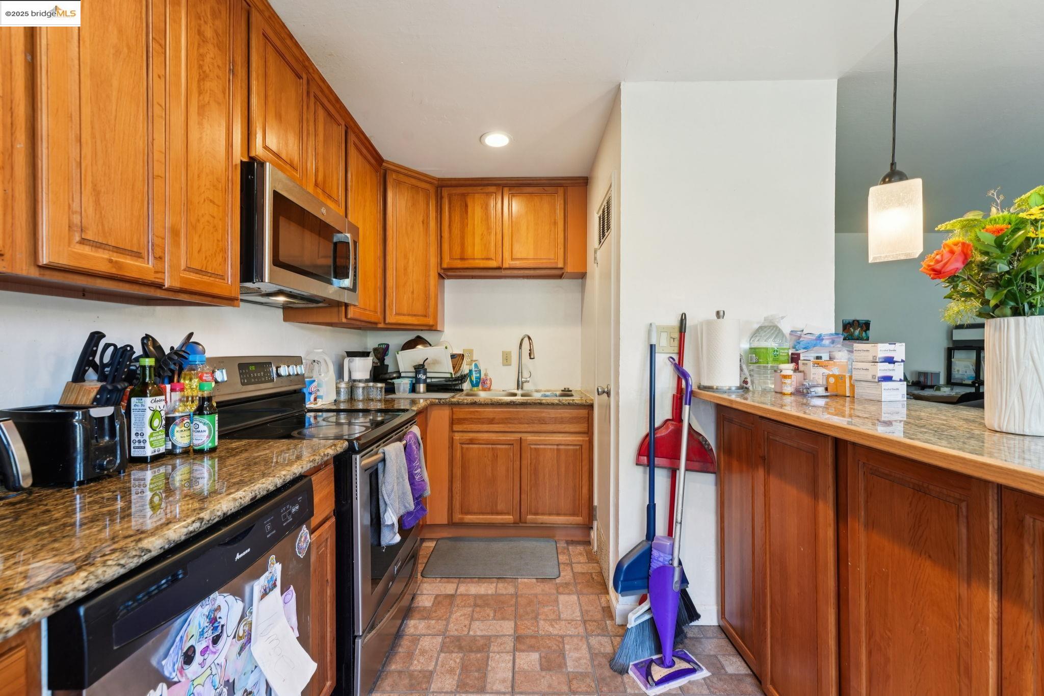 Detail Gallery Image 15 of 60 For 1091 Aileen Street, Oakland,  CA 94608 - – Beds | – Baths