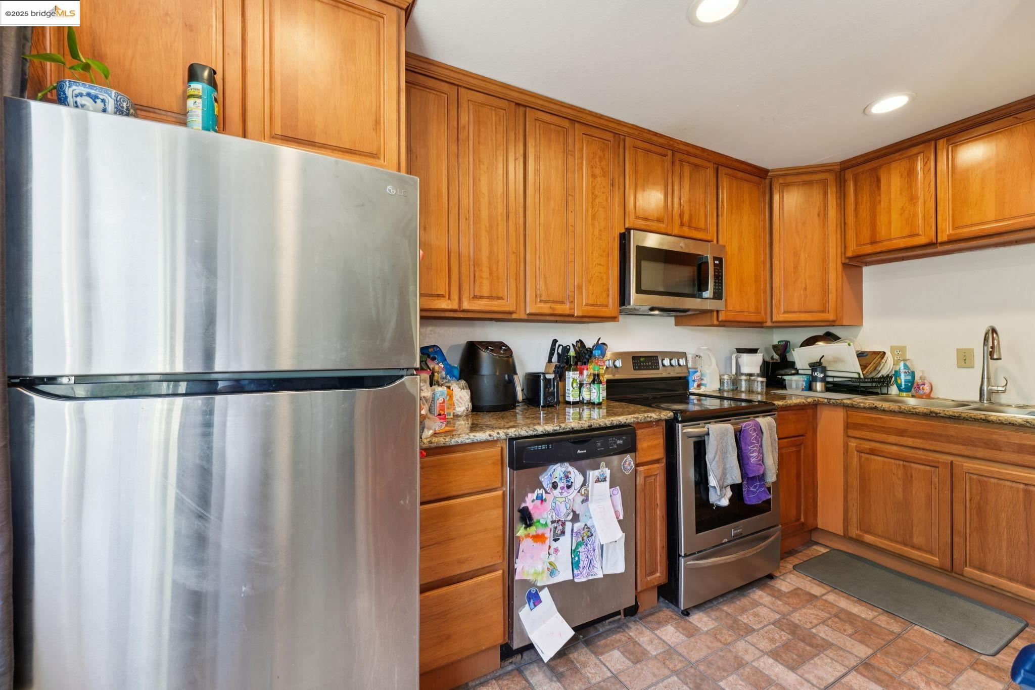 Detail Gallery Image 16 of 60 For 1091 Aileen Street, Oakland,  CA 94608 - – Beds | – Baths