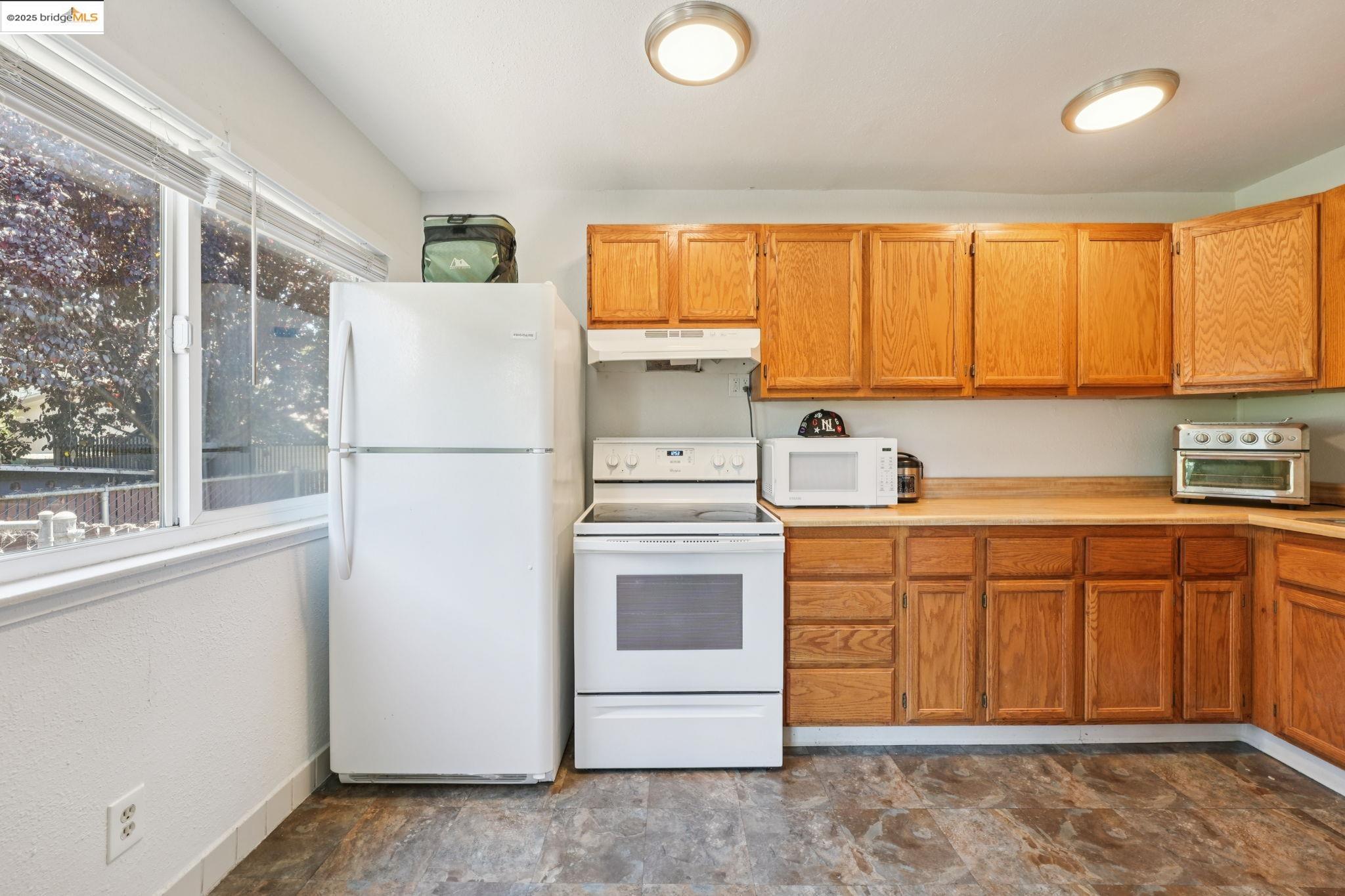 Detail Gallery Image 32 of 60 For 1091 Aileen Street, Oakland,  CA 94608 - – Beds | – Baths