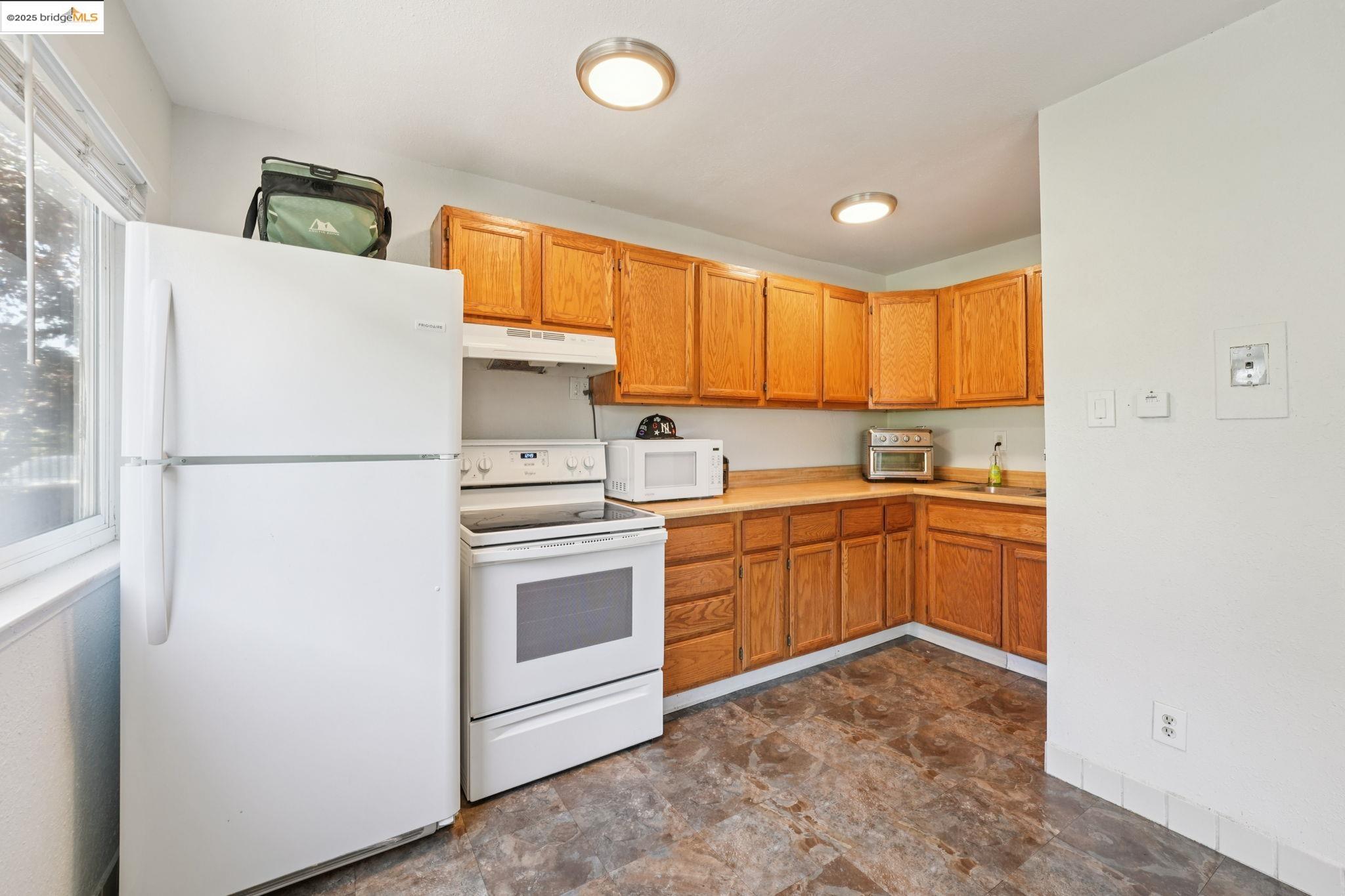 Detail Gallery Image 33 of 60 For 1091 Aileen Street, Oakland,  CA 94608 - – Beds | – Baths