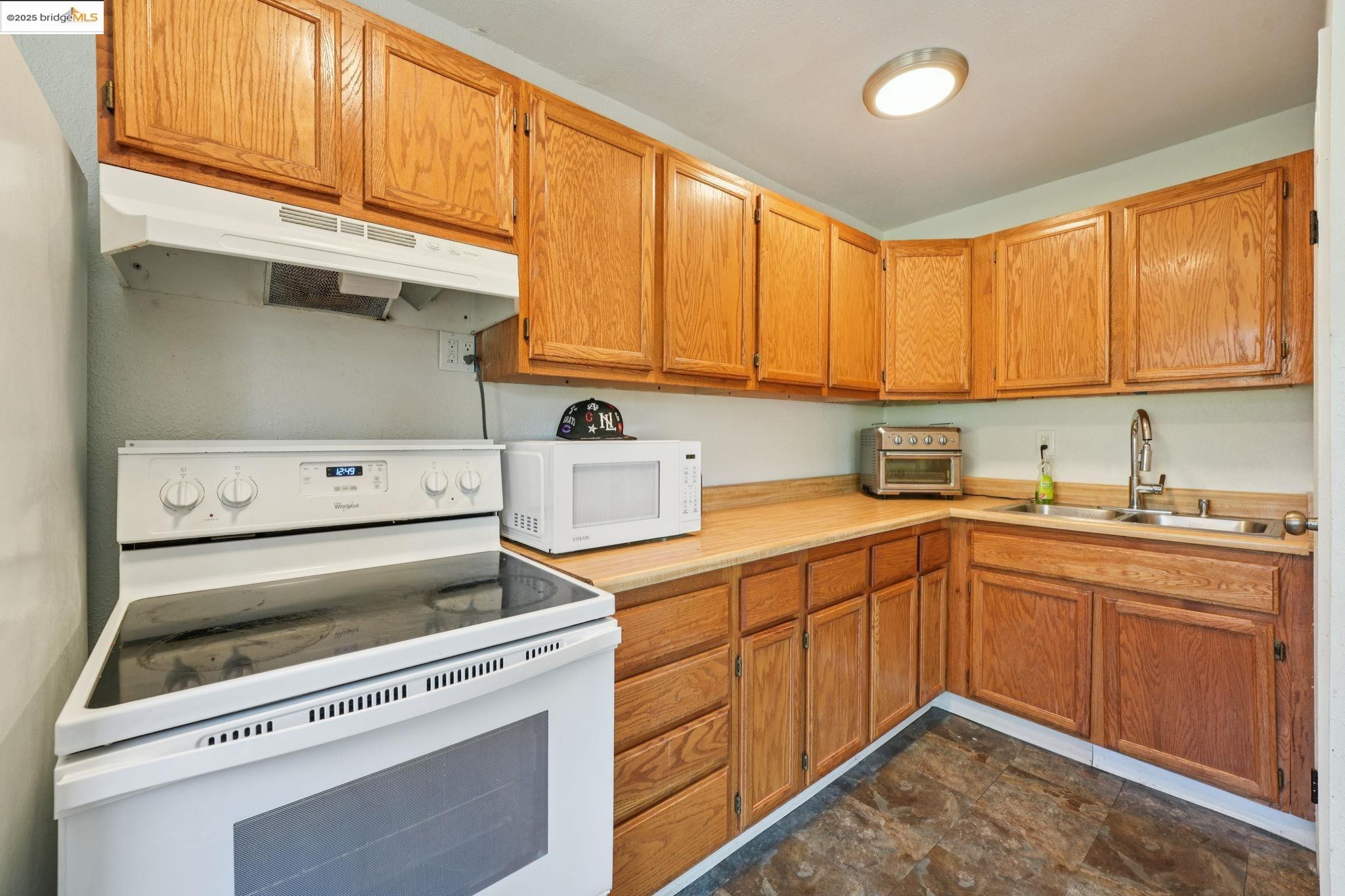 Detail Gallery Image 34 of 60 For 1091 Aileen Street, Oakland,  CA 94608 - – Beds | – Baths