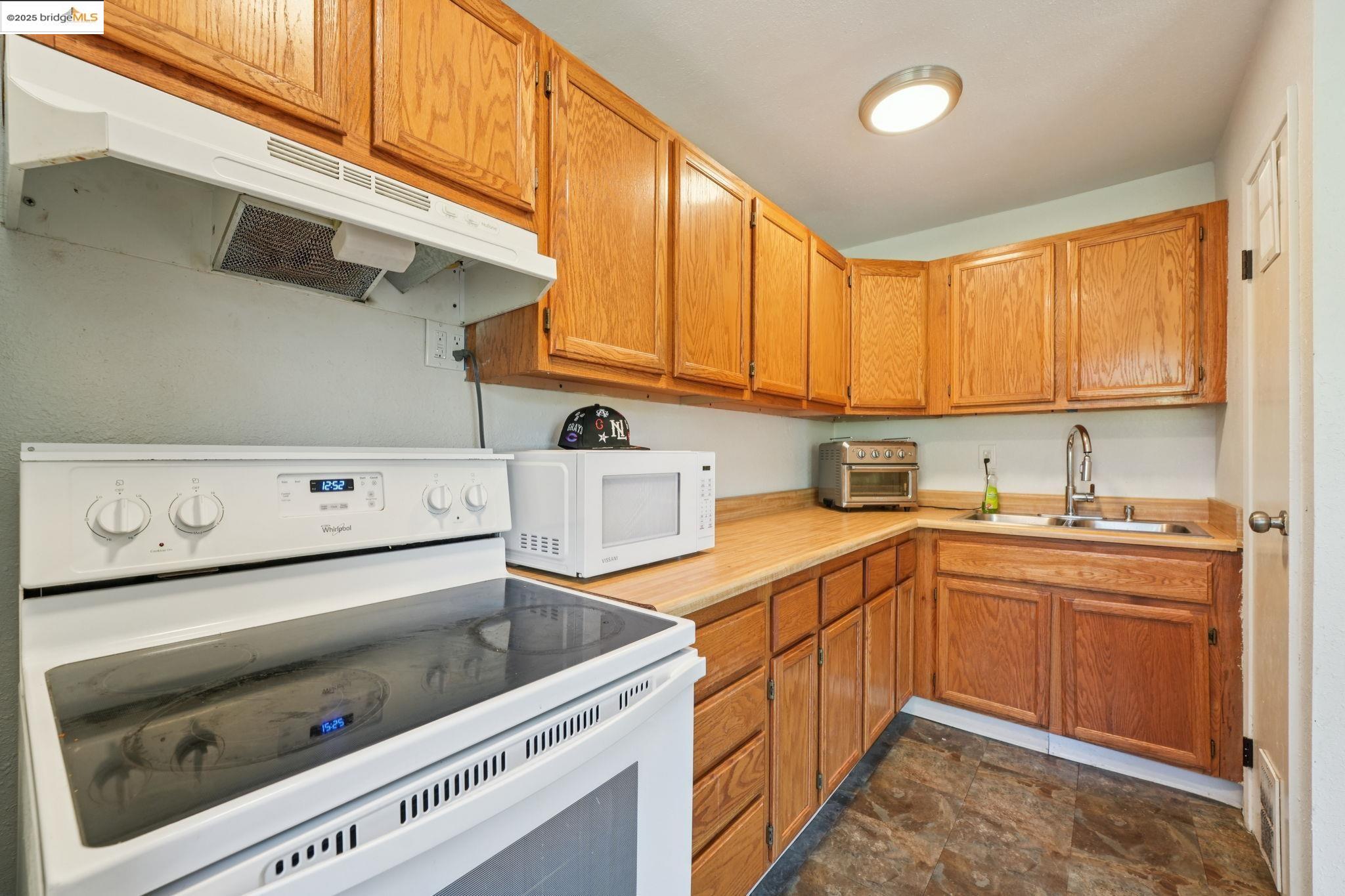Detail Gallery Image 37 of 60 For 1091 Aileen Street, Oakland,  CA 94608 - – Beds | – Baths
