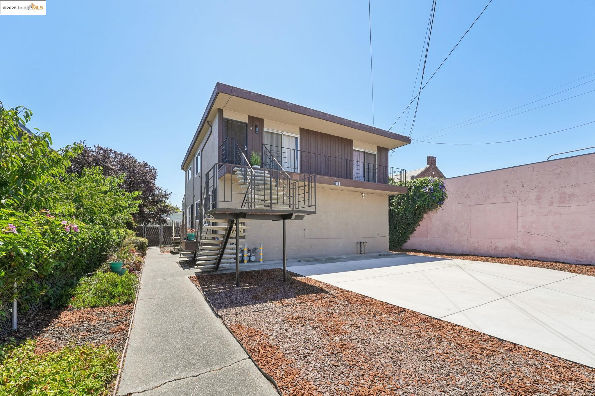 Detail Gallery Image 6 of 60 For 1091 Aileen Street, Oakland,  CA 94608 - – Beds | – Baths