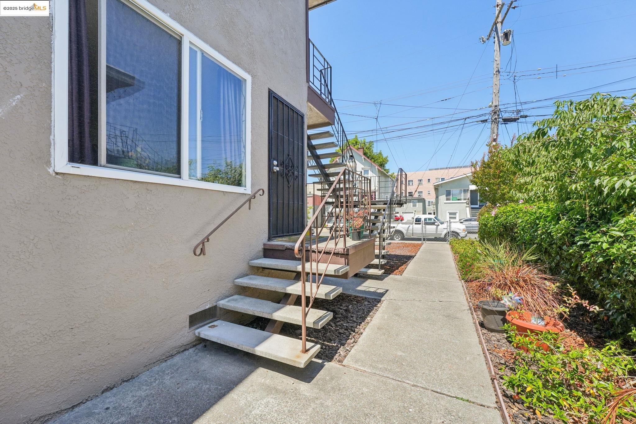 Detail Gallery Image 8 of 60 For 1091 Aileen Street, Oakland,  CA 94608 - – Beds | – Baths
