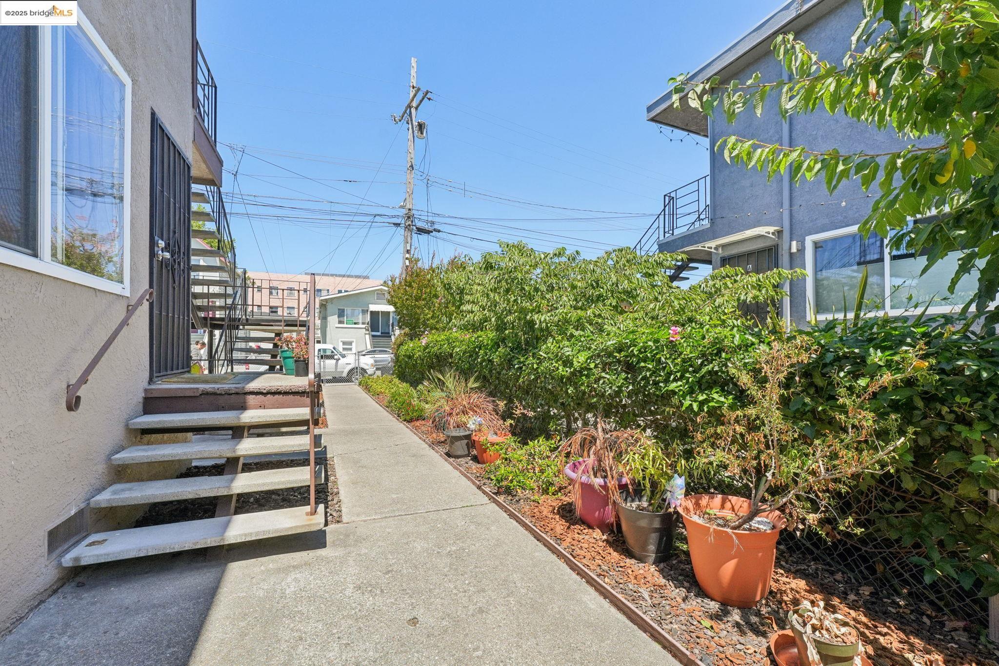 Detail Gallery Image 9 of 60 For 1091 Aileen Street, Oakland,  CA 94608 - – Beds | – Baths