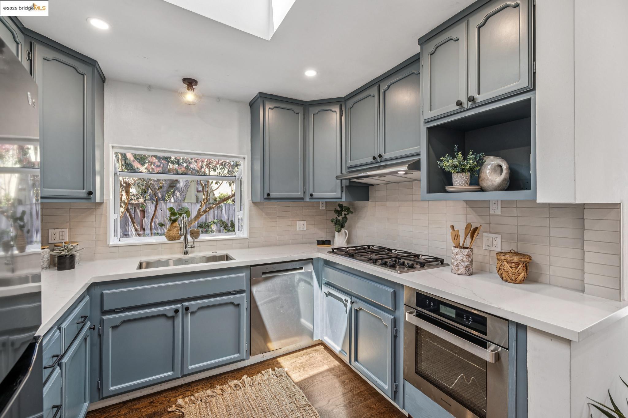 Detail Gallery Image 15 of 60 For 1635 Ocean View, Kensington,  CA 94707 - 2 Beds | 2 Baths