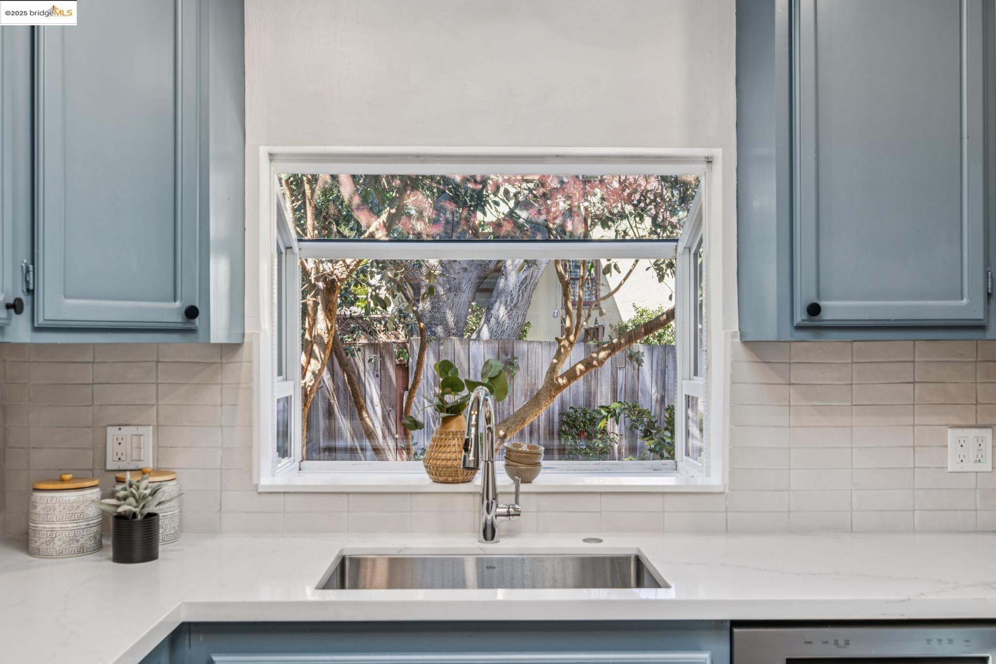 Detail Gallery Image 16 of 60 For 1635 Ocean View, Kensington,  CA 94707 - 2 Beds | 2 Baths