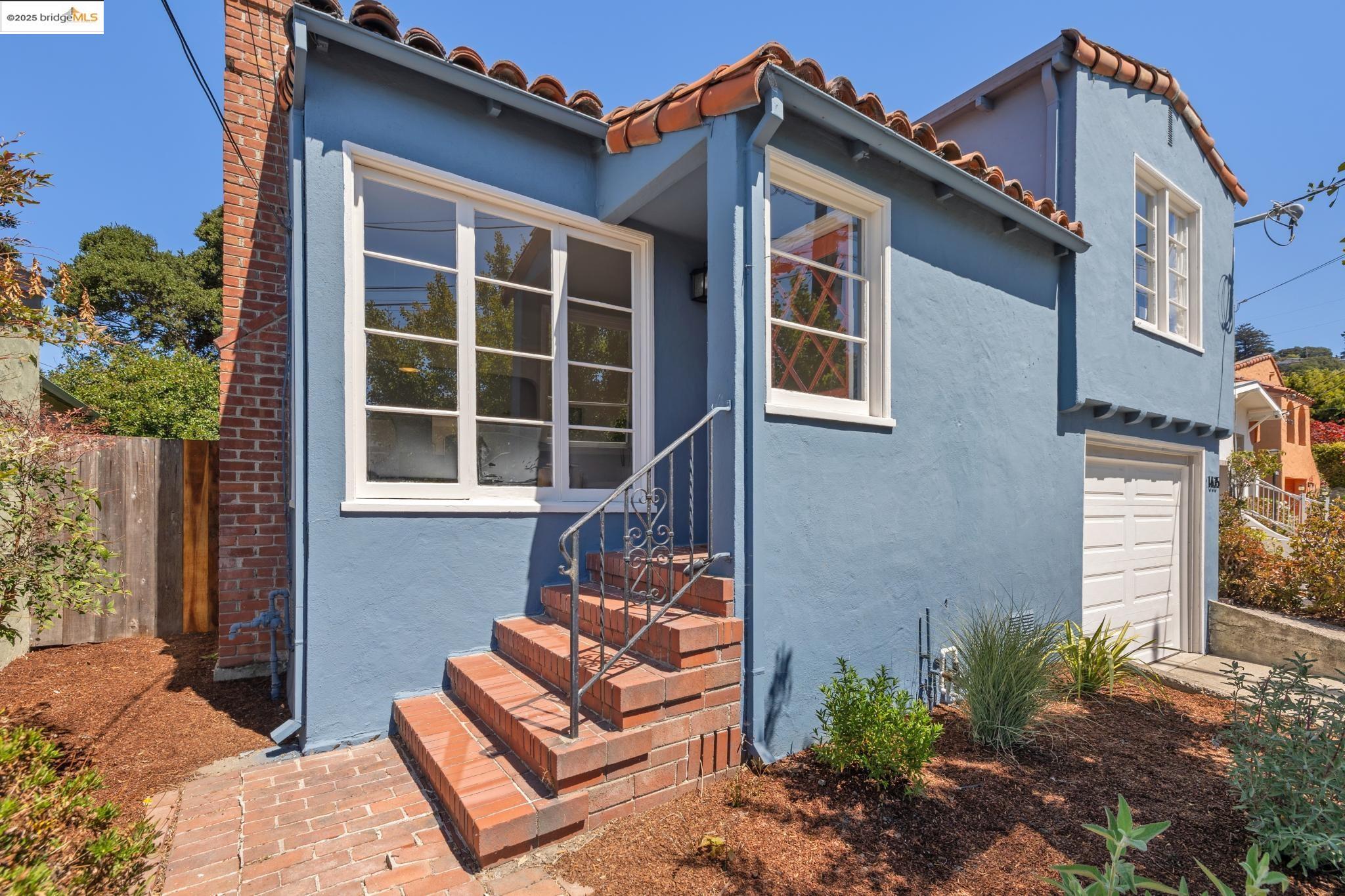 Detail Gallery Image 3 of 60 For 1635 Ocean View, Kensington,  CA 94707 - 2 Beds | 2 Baths