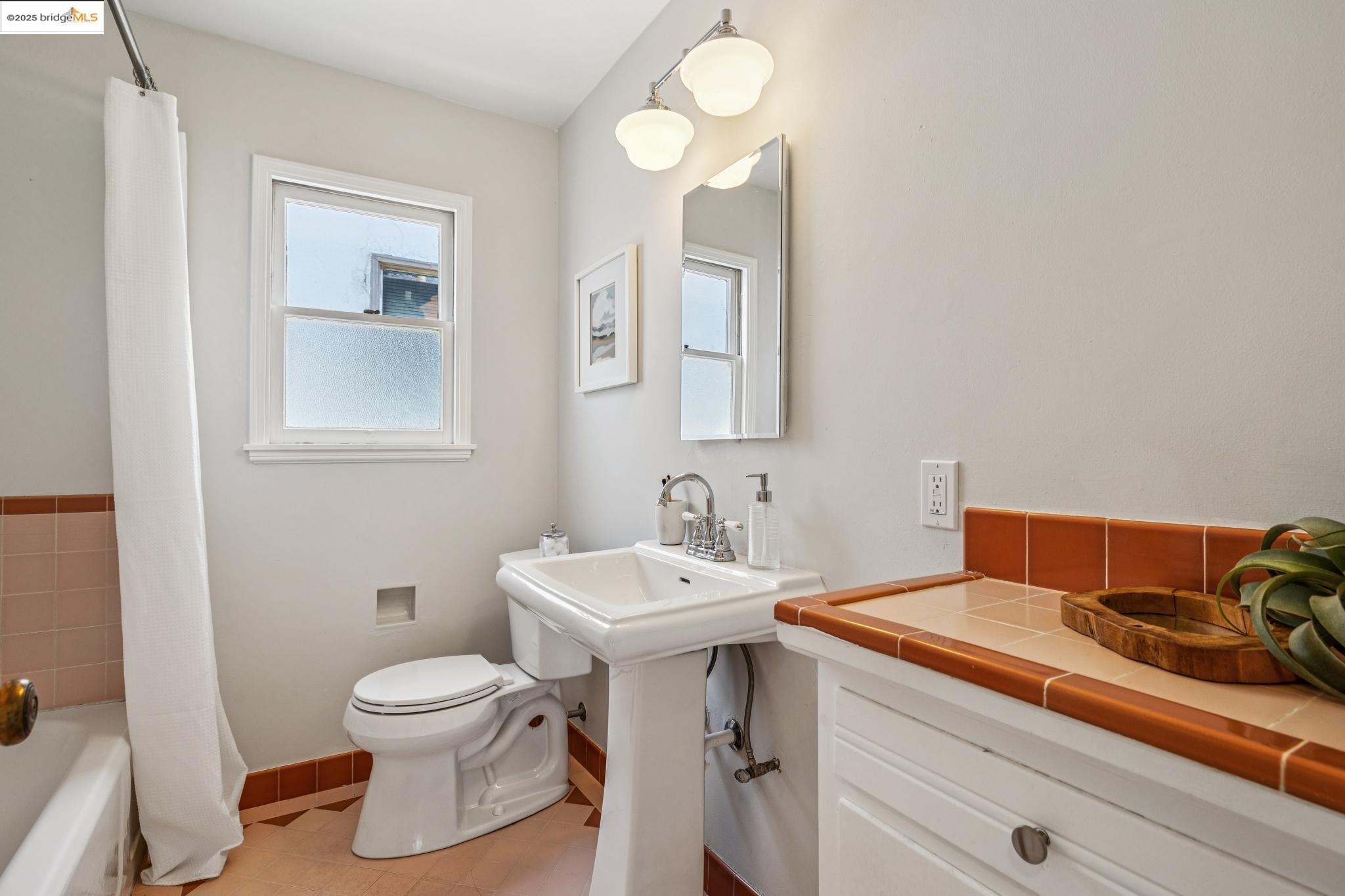 Detail Gallery Image 24 of 60 For 1635 Ocean View, Kensington,  CA 94707 - 2 Beds | 2 Baths